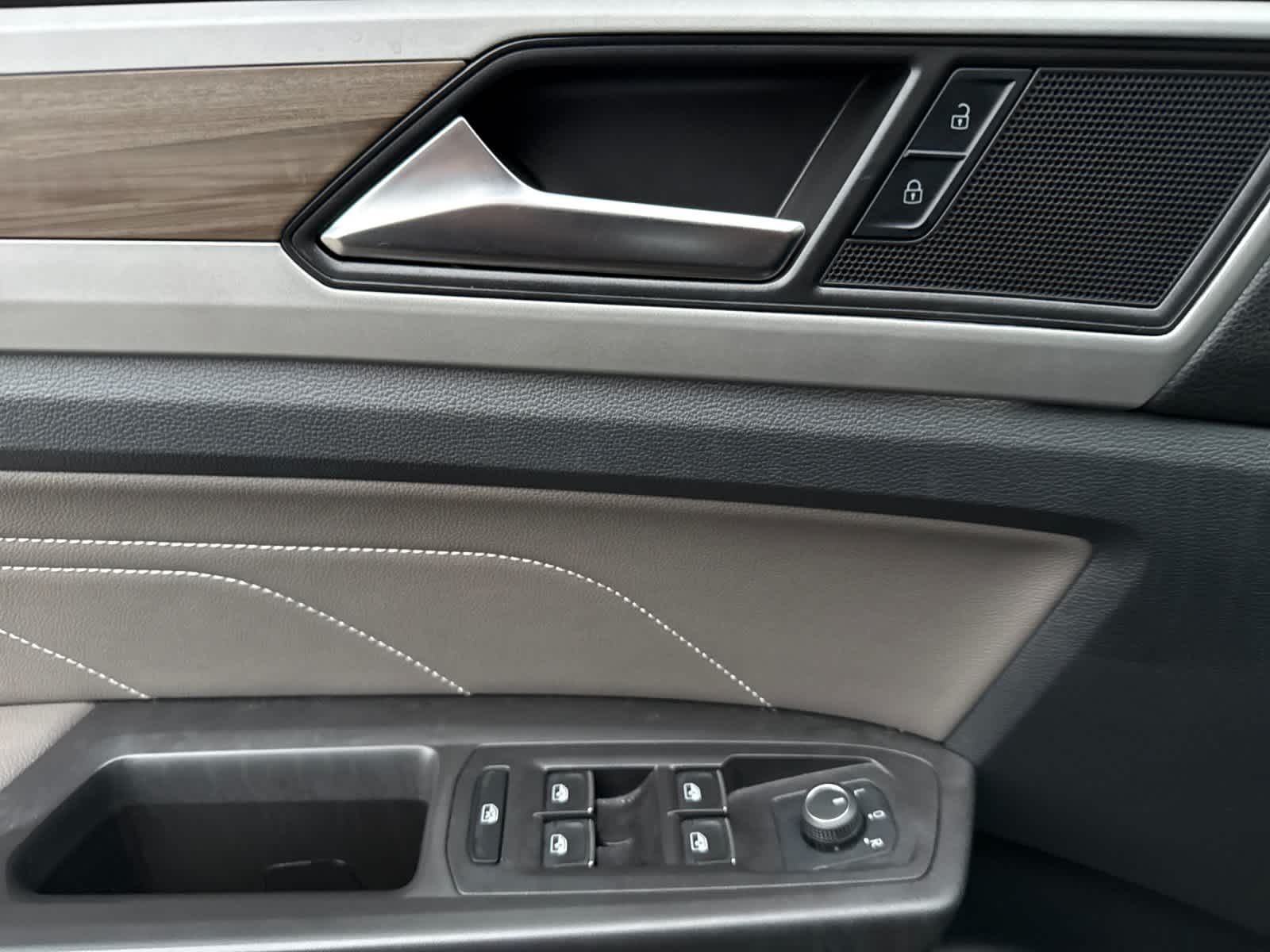 Thumbnail: 2022 Volkswagen Atlas - 12