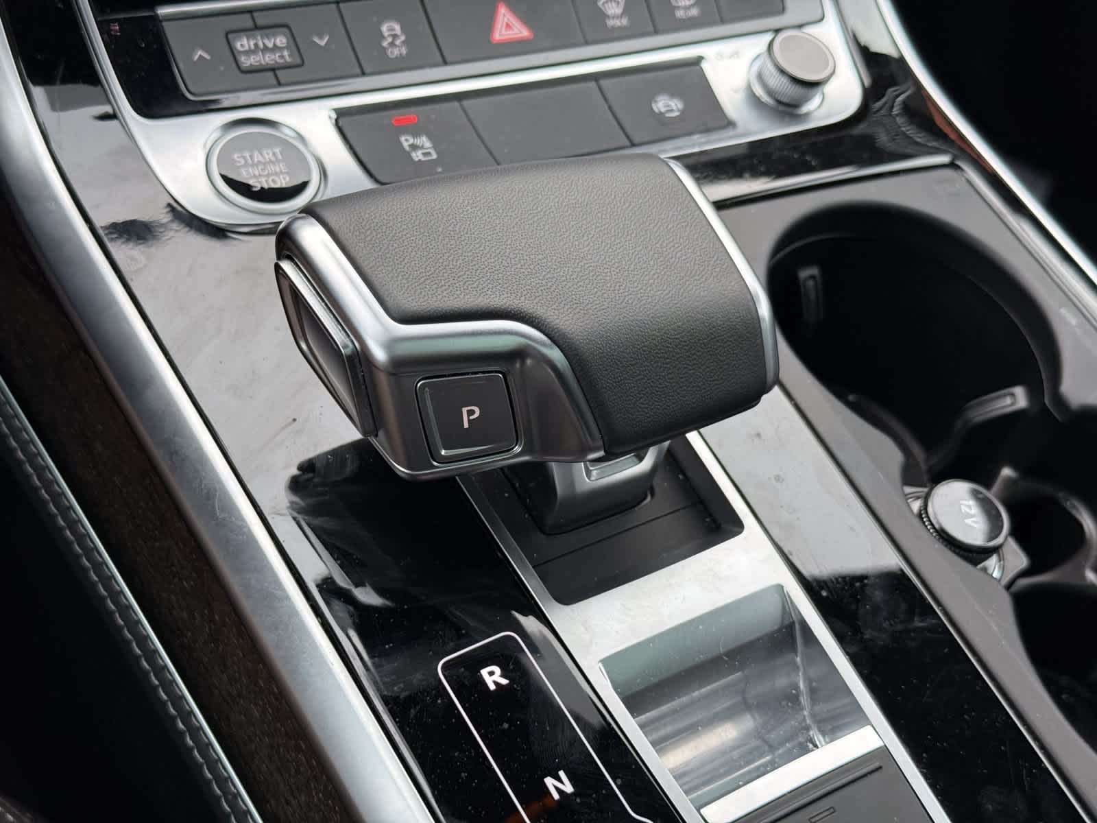 Thumbnail: 2025 Audi Q8 - 20