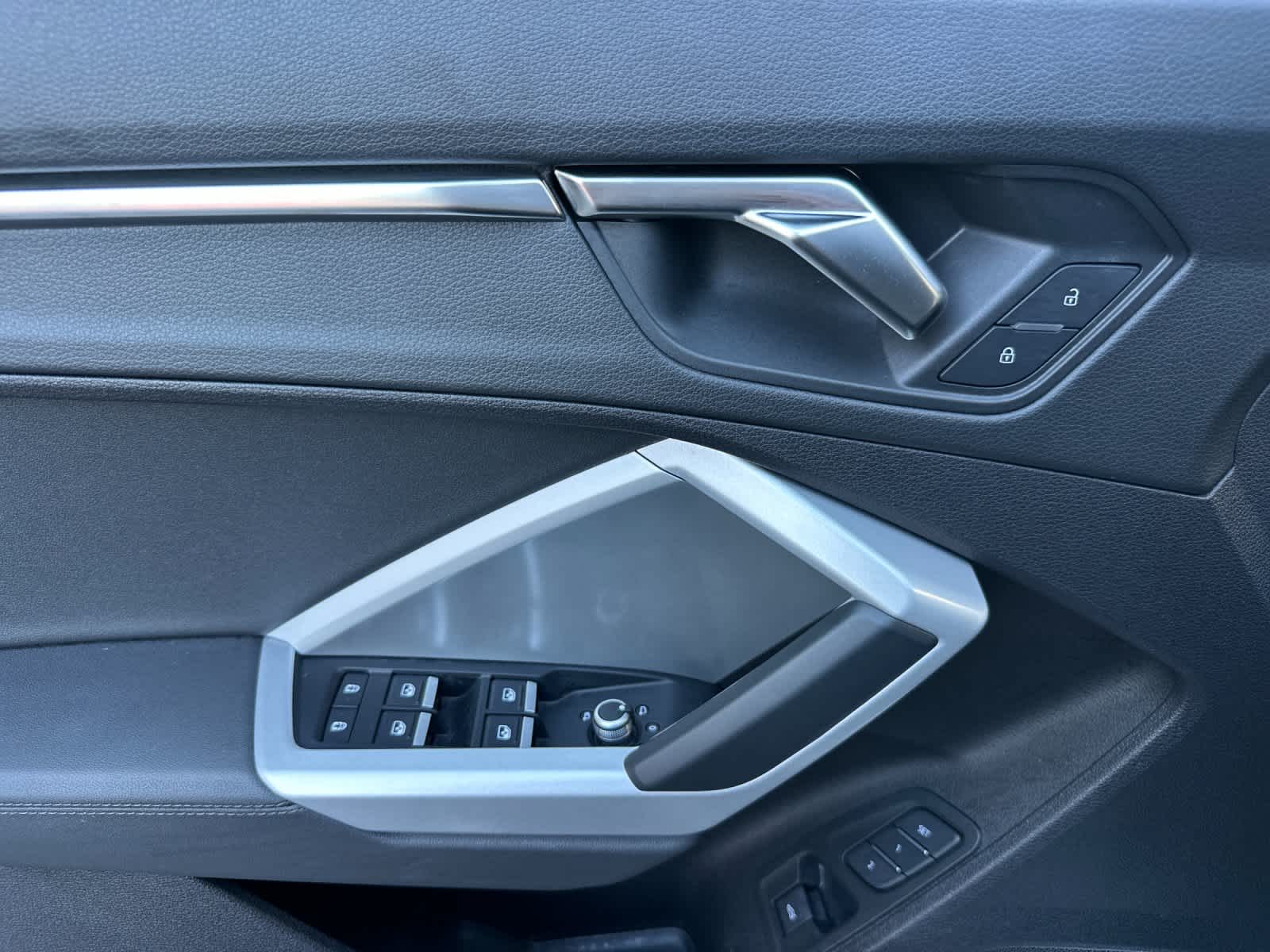 Thumbnail: 2023 Audi Q3 - 12