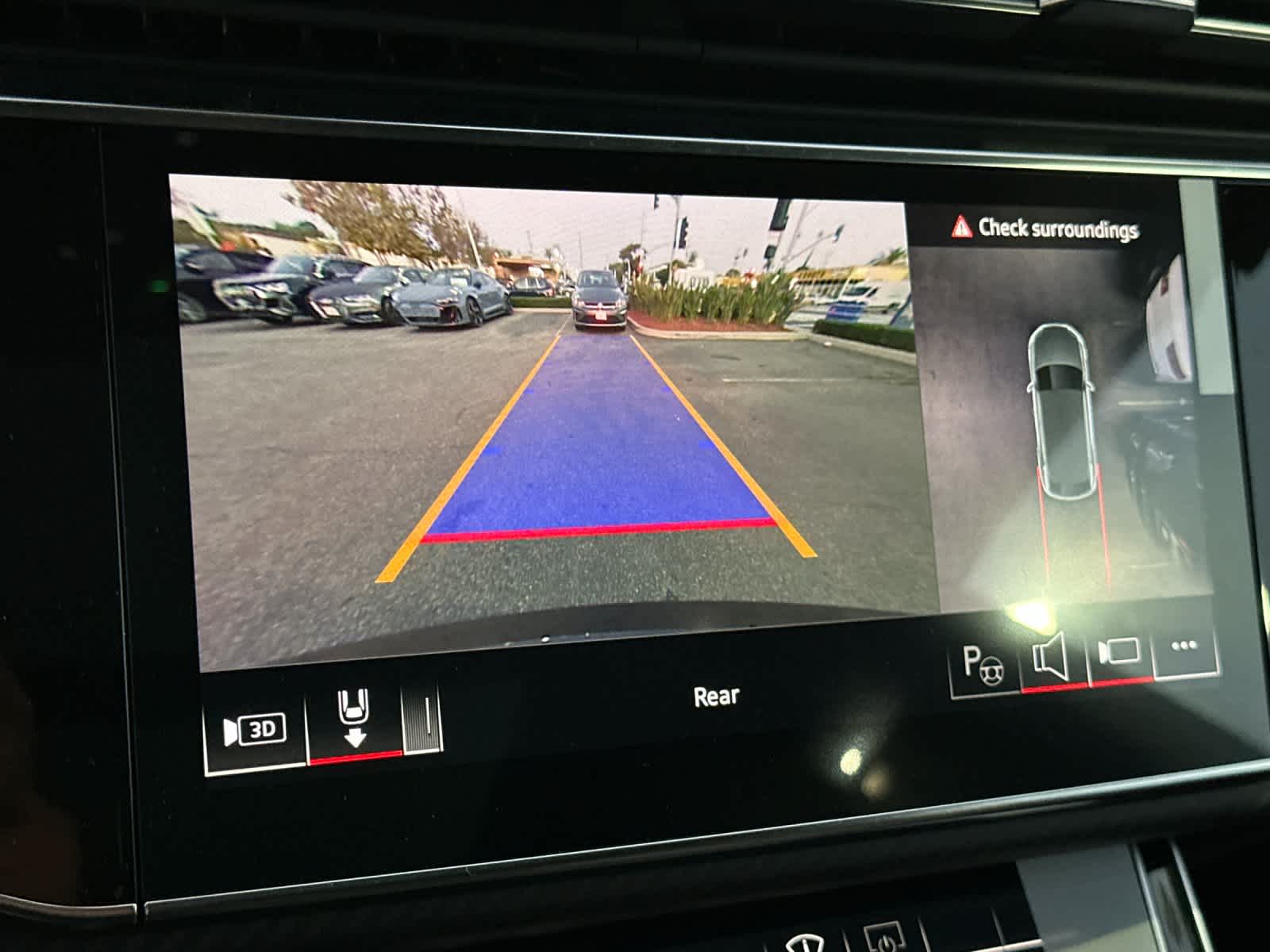 Thumbnail: 2025 Audi RS Q8 - 20