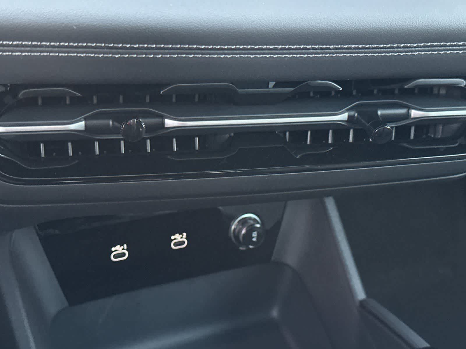 Thumbnail: 2025 Audi Q6 e-tron - 21