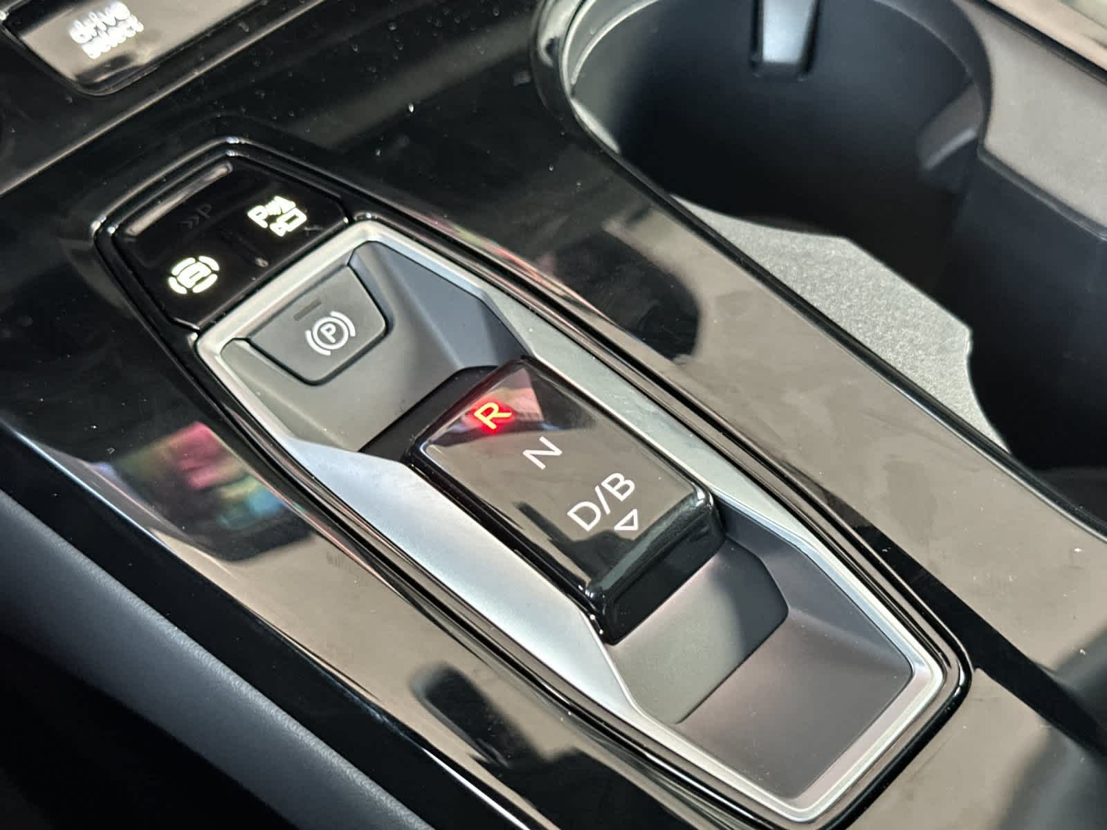 Thumbnail: 2025 Audi e-tron - 19