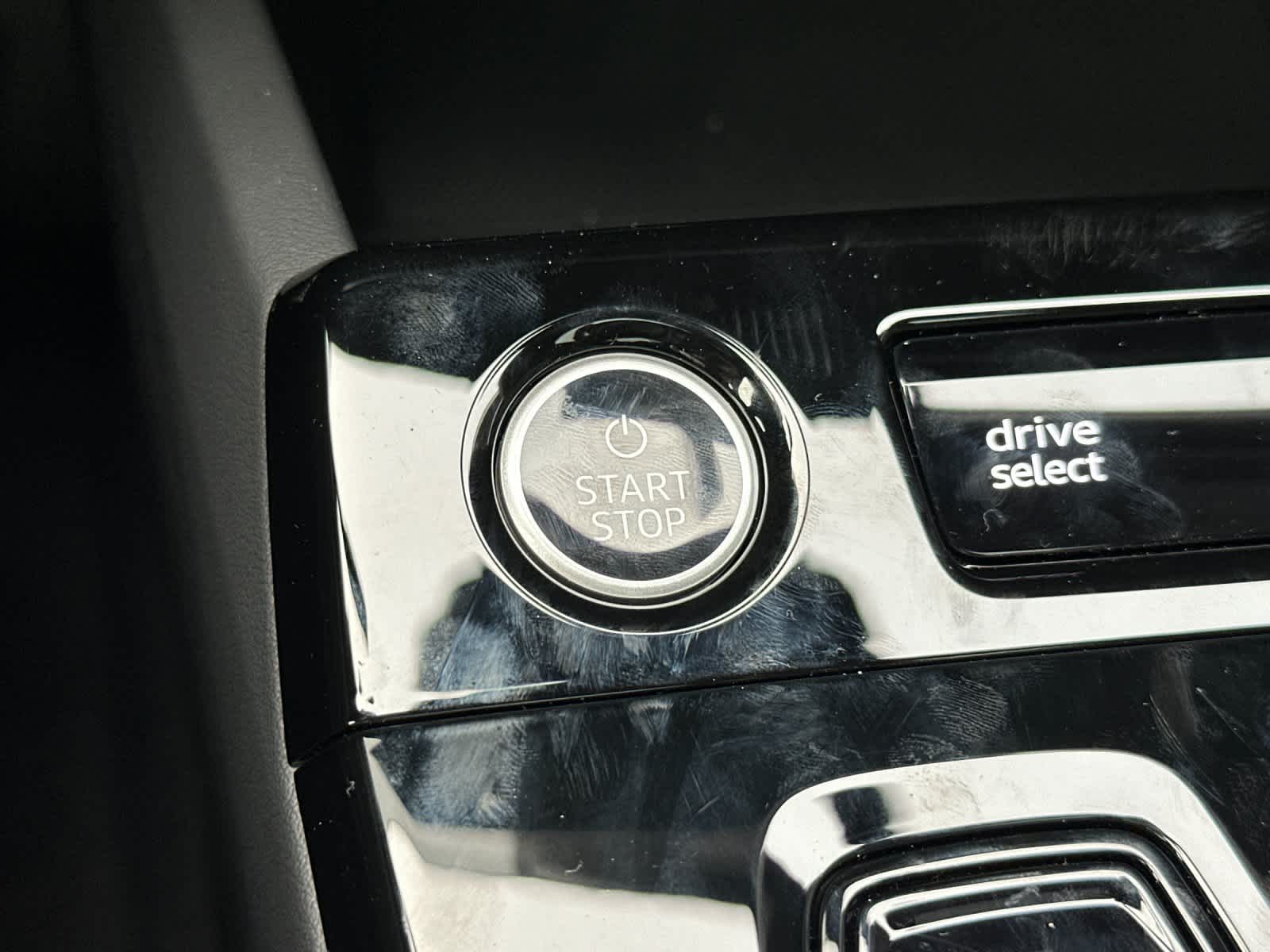 Thumbnail: 2025 Audi Q6 e-tron - 23