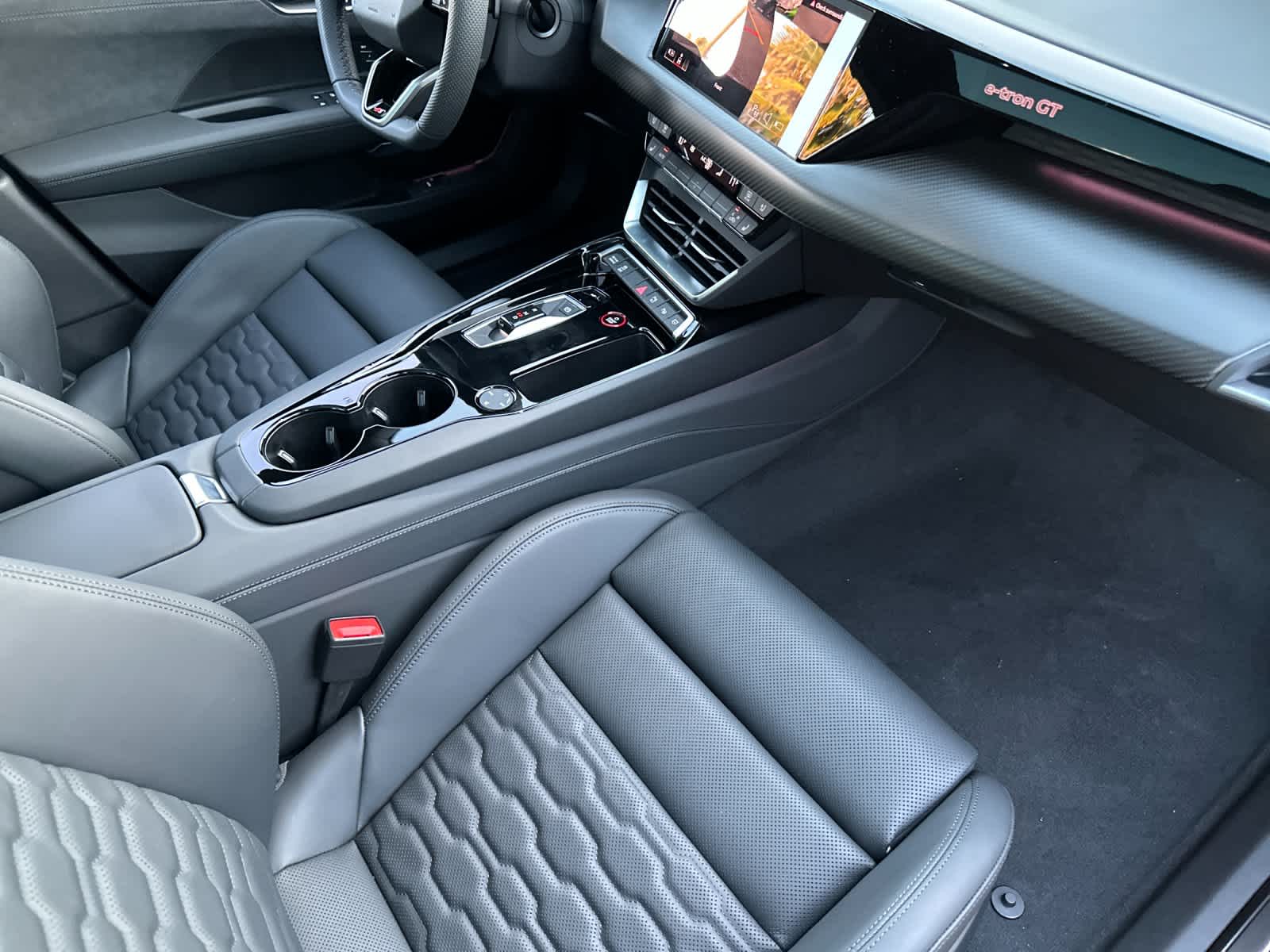 Thumbnail: 2026 Audi e-tron GT - 15