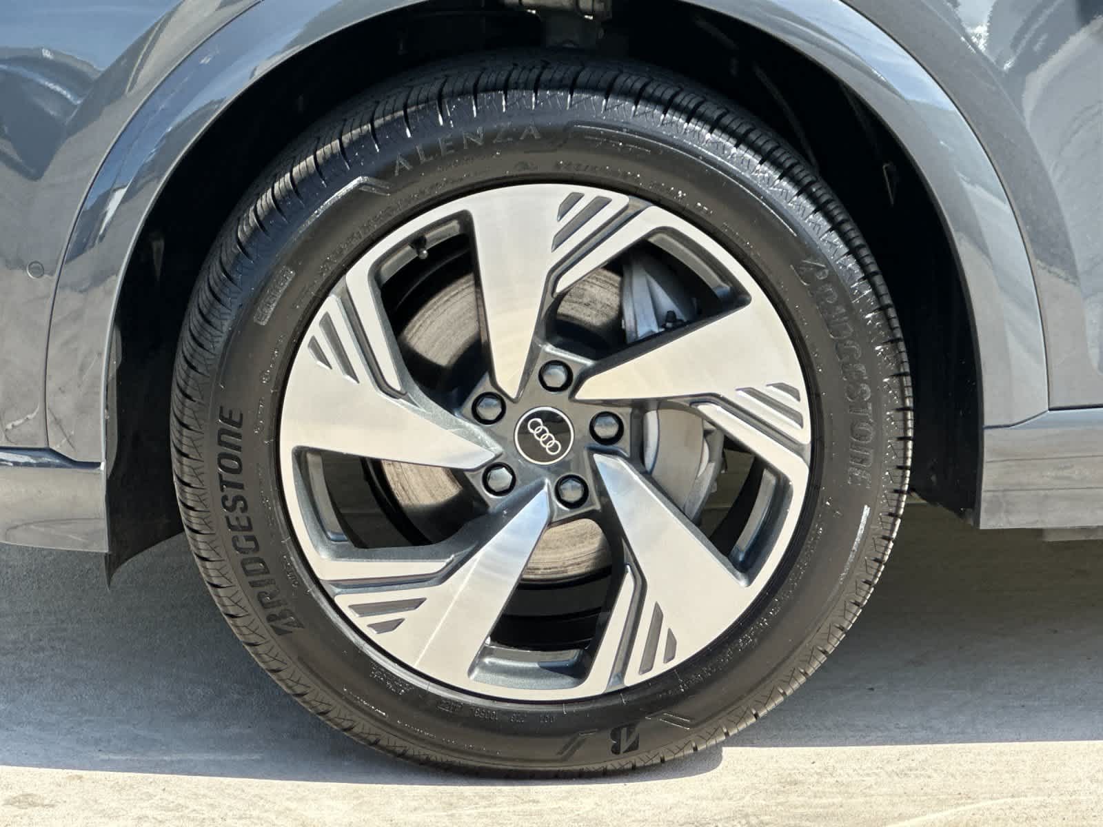 Thumbnail: 2025 Audi Q6 e-tron - 27