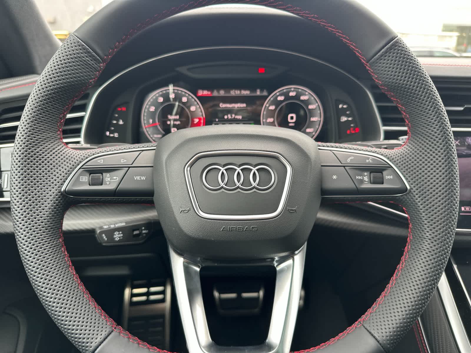 Thumbnail: 2026 Audi SQ8 - 24