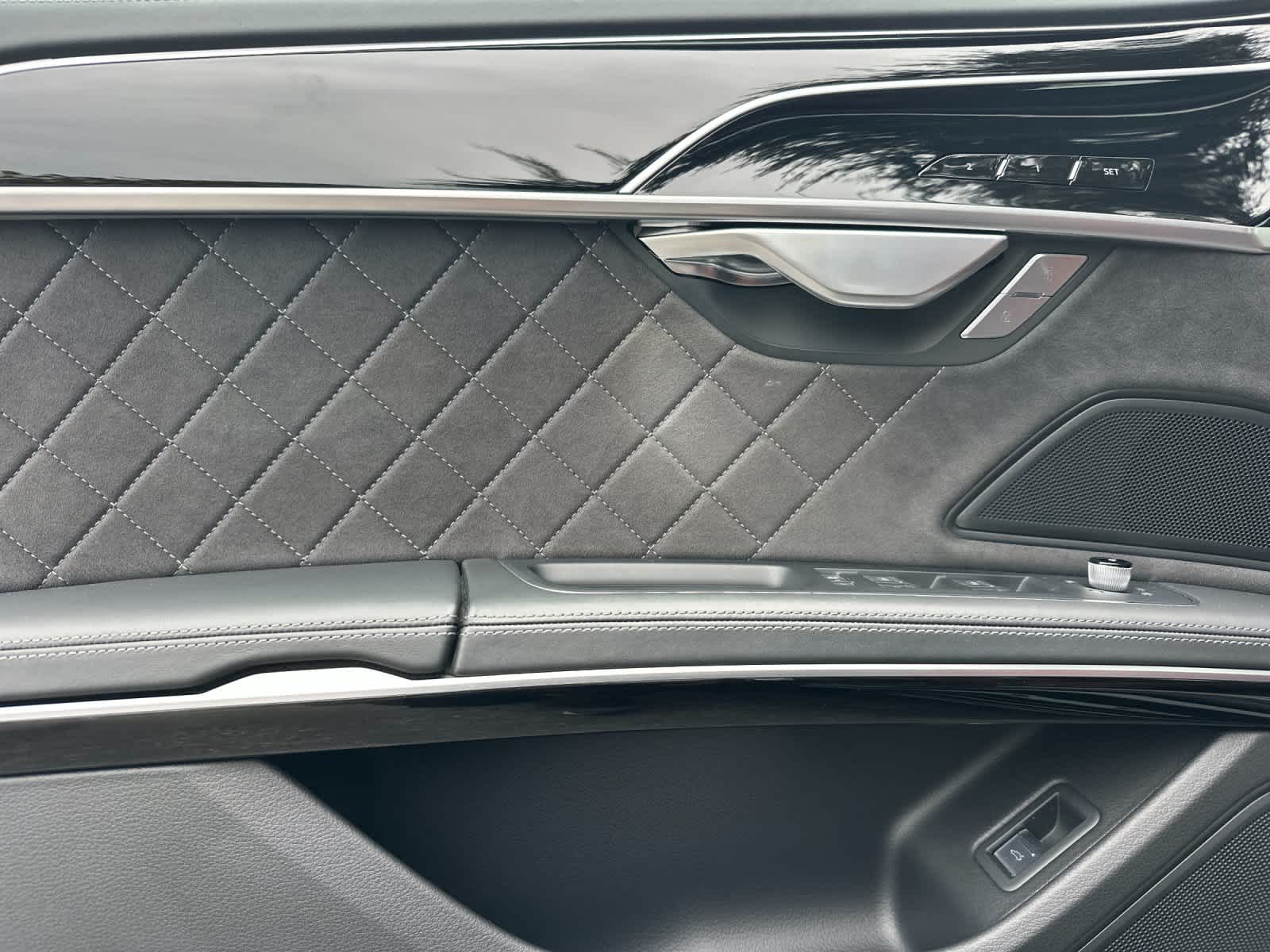 Thumbnail: 2024 Audi S8 - 11