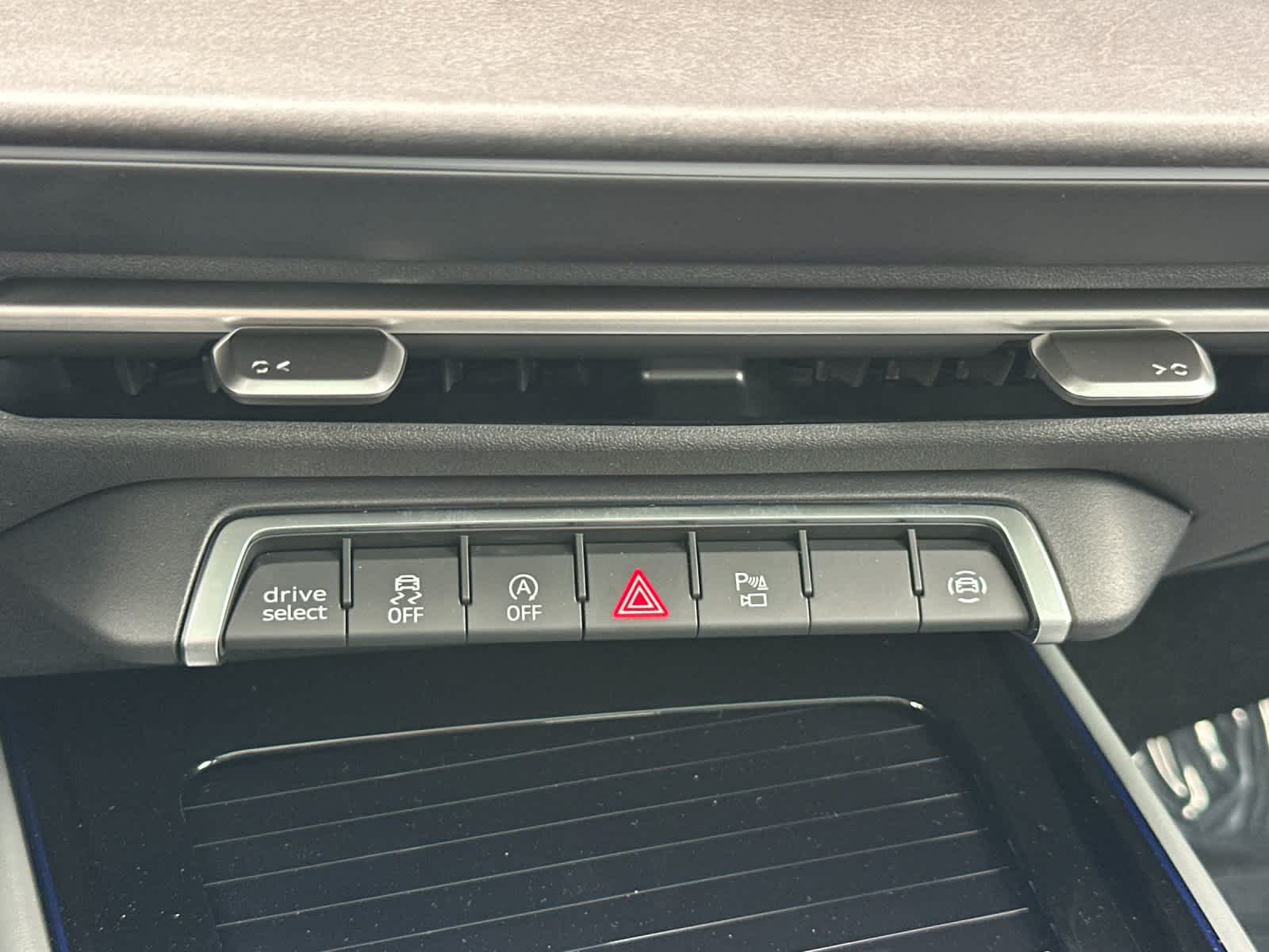 Thumbnail: 2026 Audi Q3 - 21