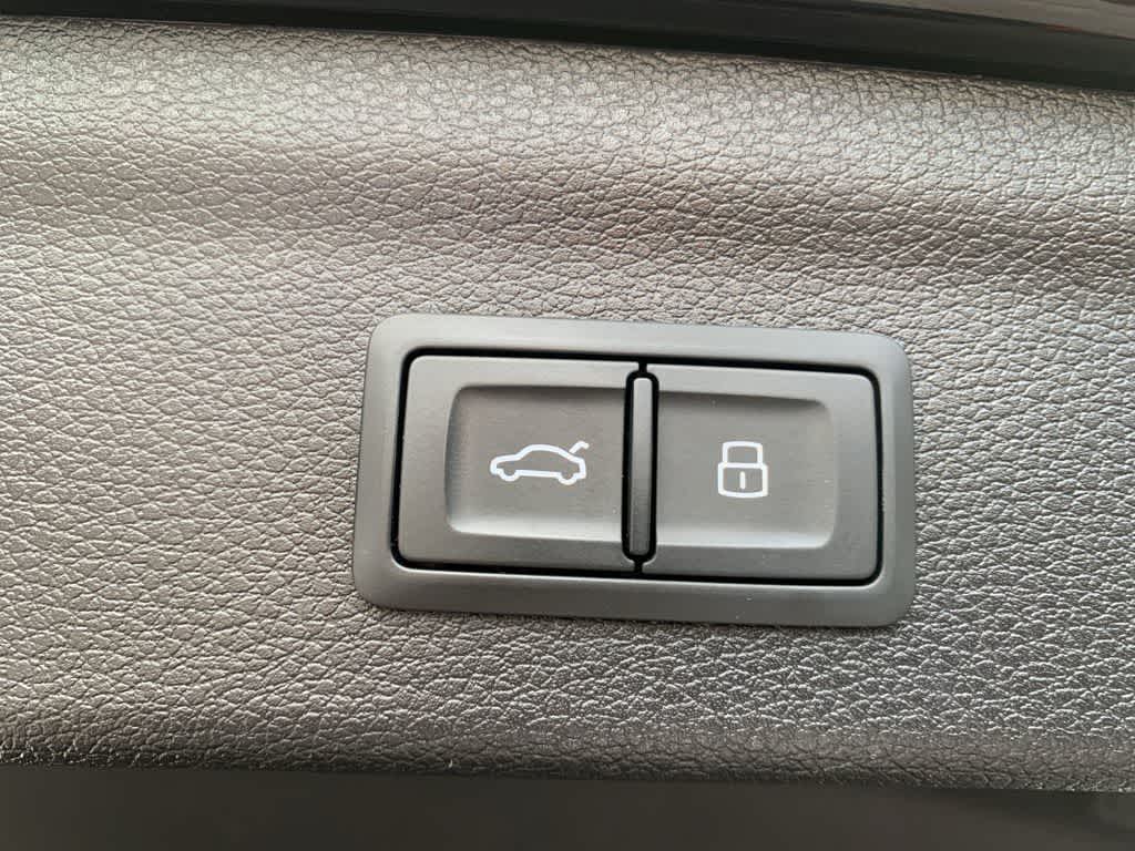 Thumbnail: 2020 Audi Q3 - 32