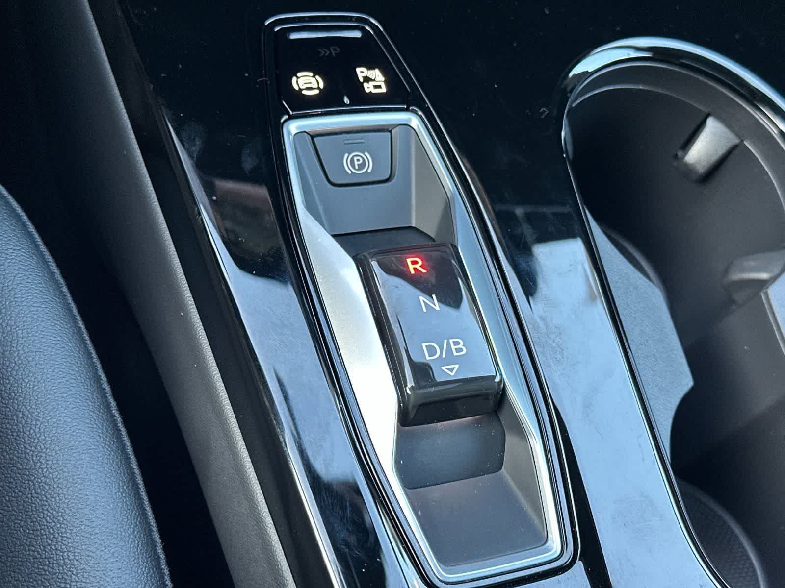 Thumbnail: 2025 Audi Q6 e-tron - 22