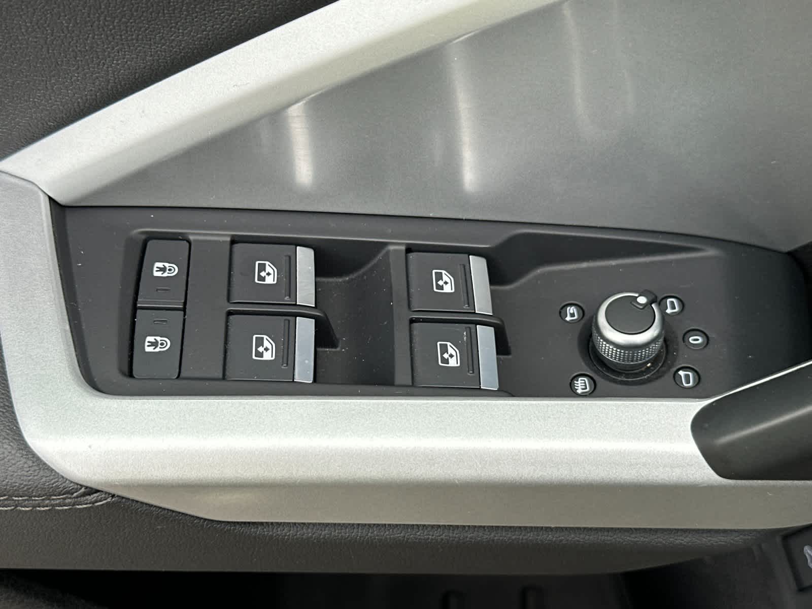 Thumbnail: 2023 Audi Q3 - 13