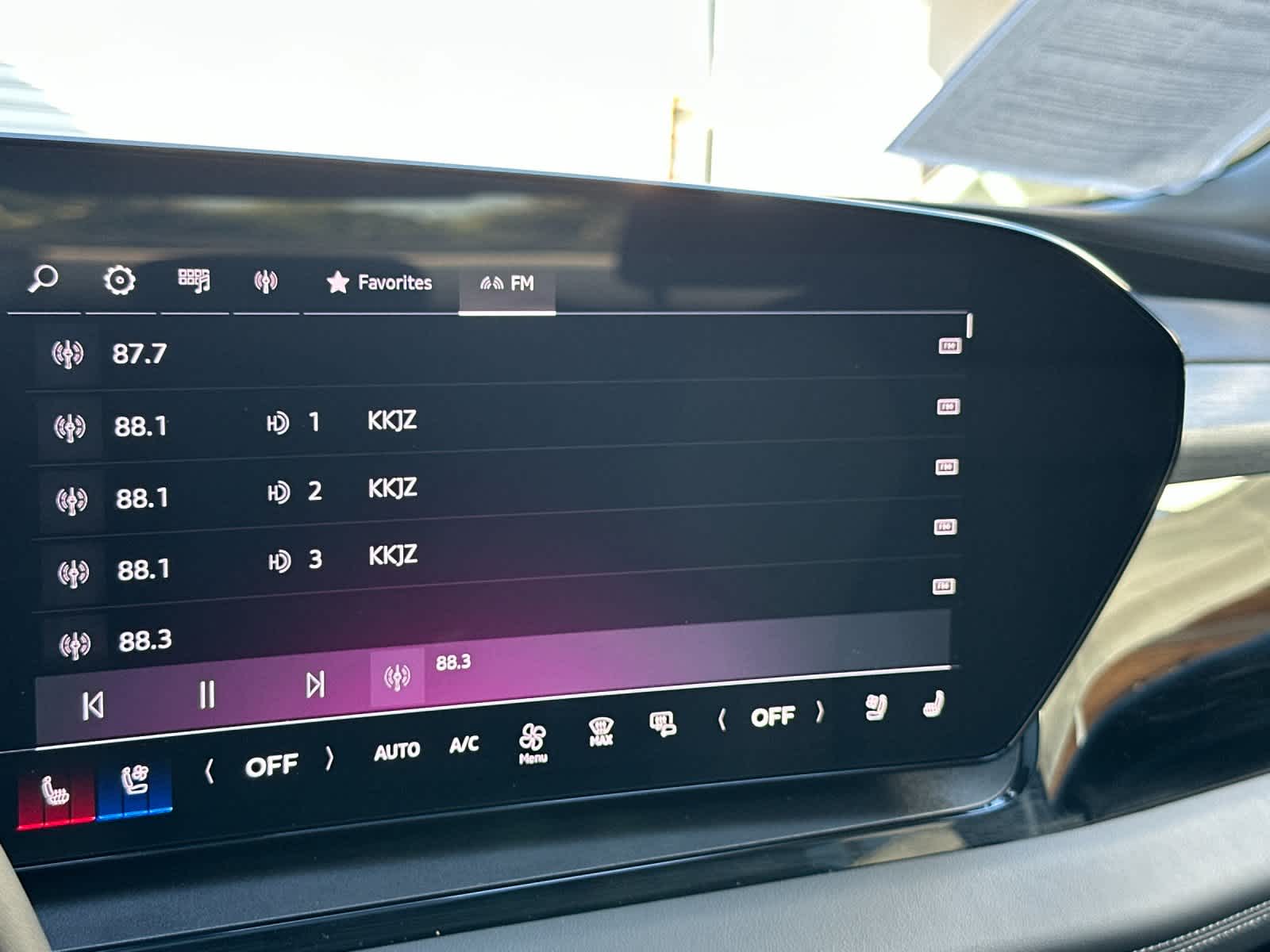 Thumbnail: 2025 Audi Q6 e-tron - 17