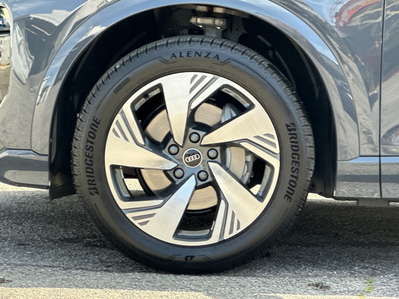 Thumbnail: 2025 Audi Q6 e-tron - 27