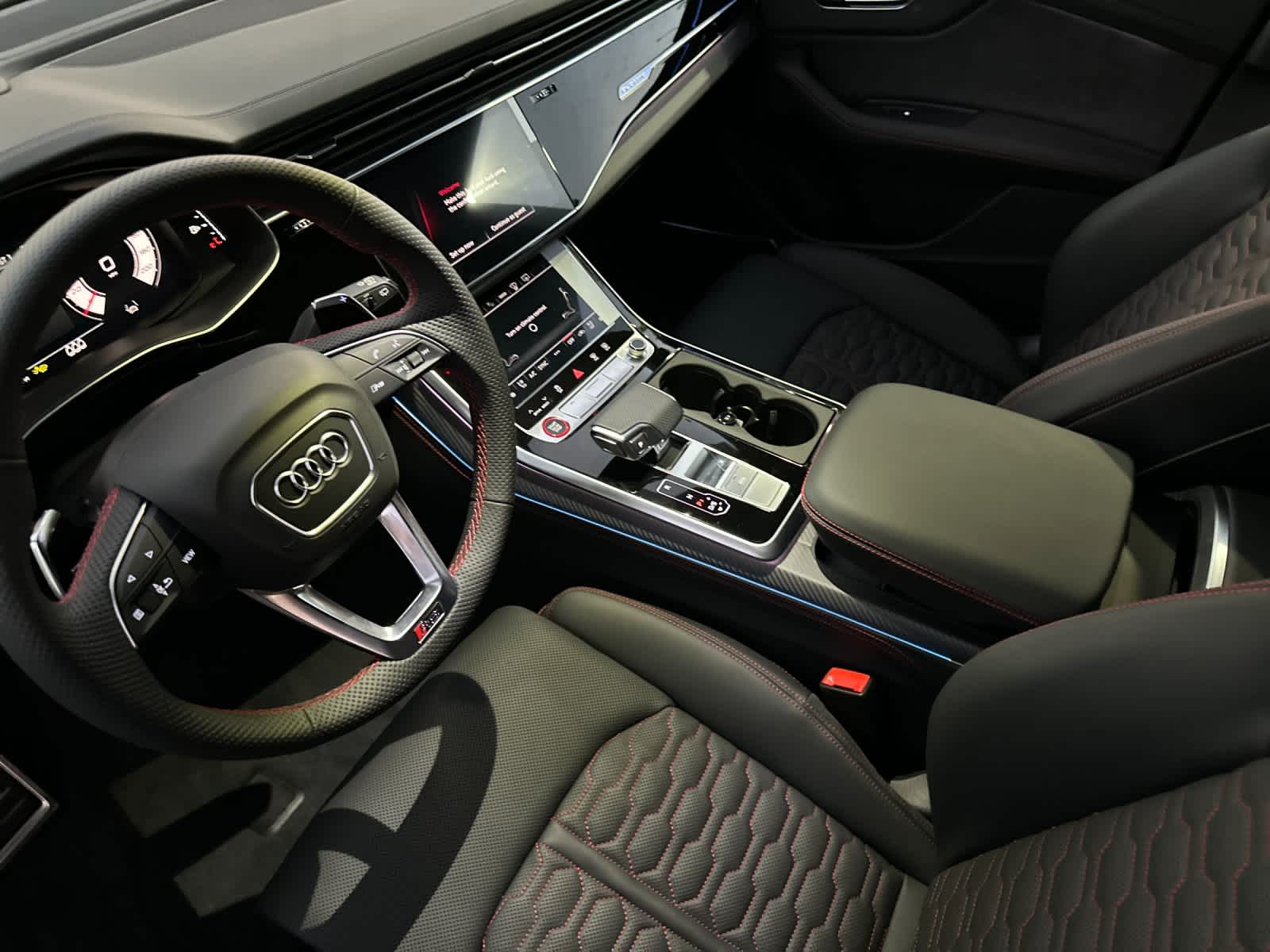 Thumbnail: 2025 Audi RS Q8 - 11