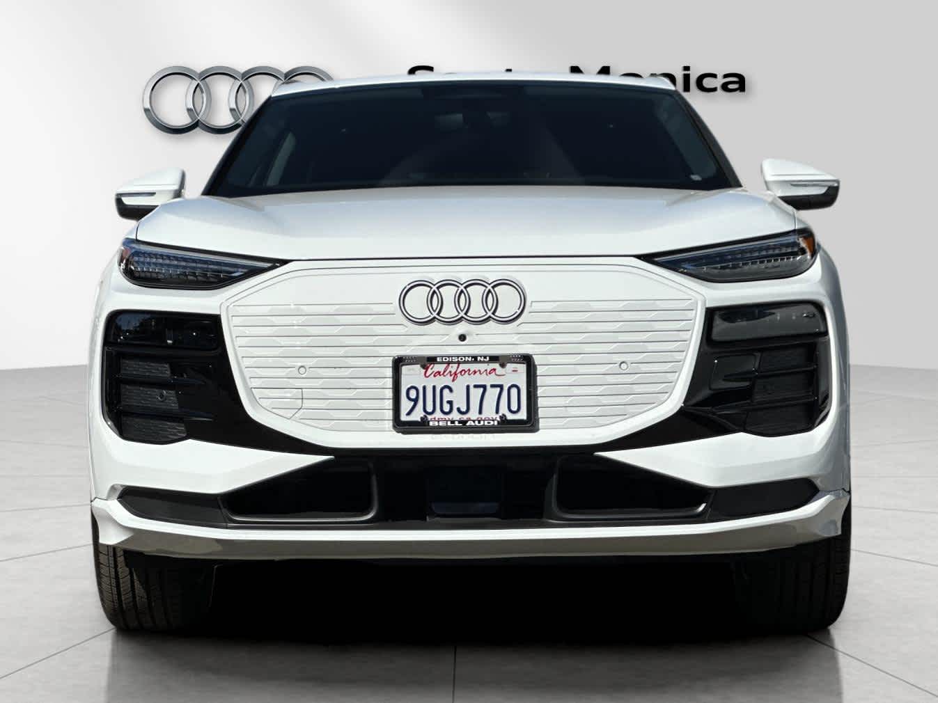 Thumbnail: 2025 Audi Q6 e-tron - 10