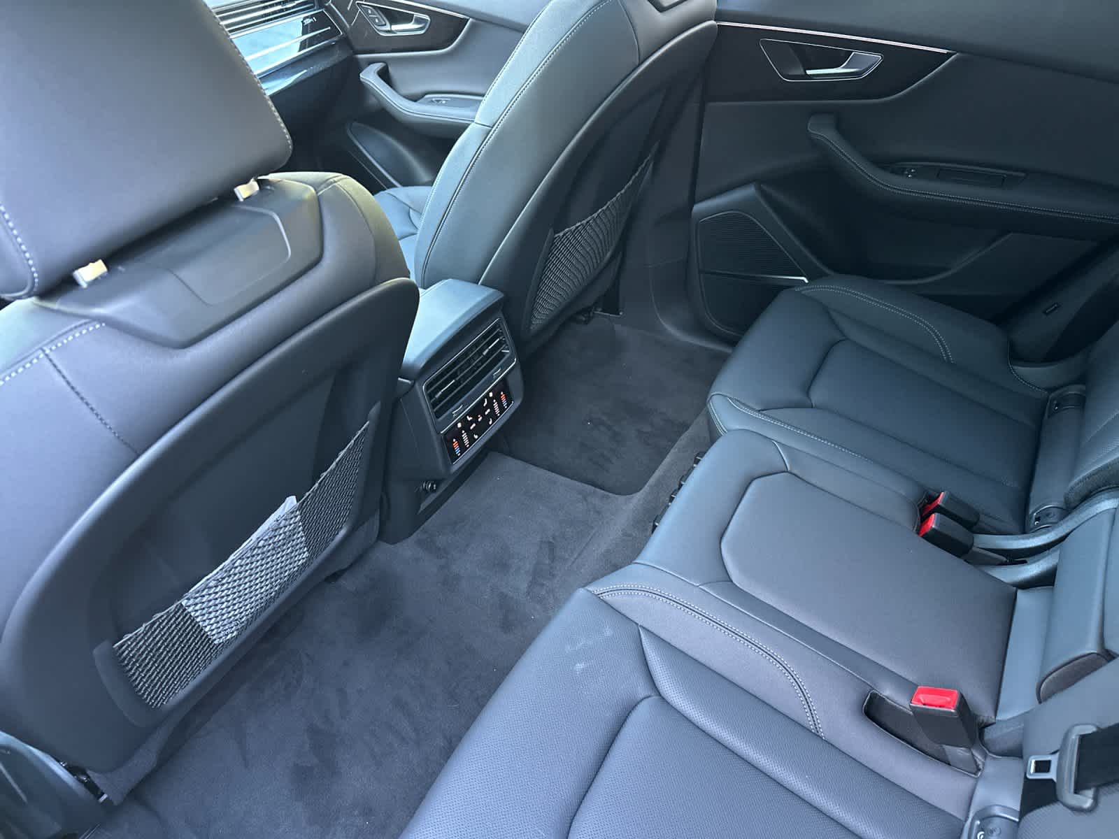 Thumbnail: 2026 Audi Q8 - 4