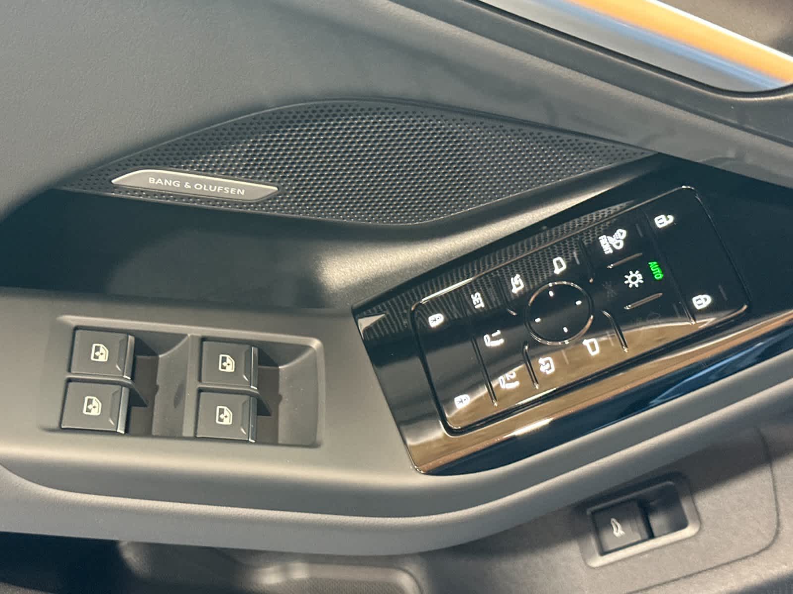 Thumbnail: 2025 Audi e-tron - 13