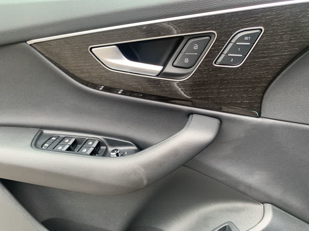 Thumbnail: 2025 Audi Q7 - 12