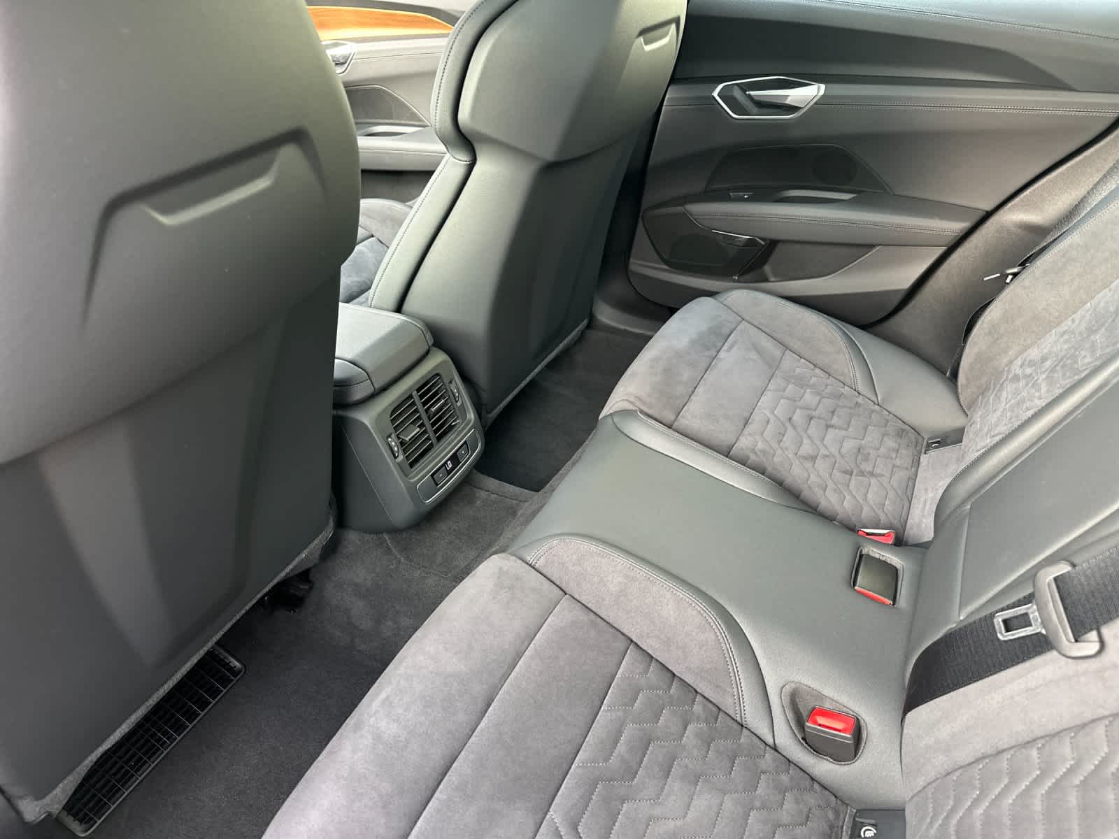 Thumbnail: 2024 Audi e-tron GT - 4