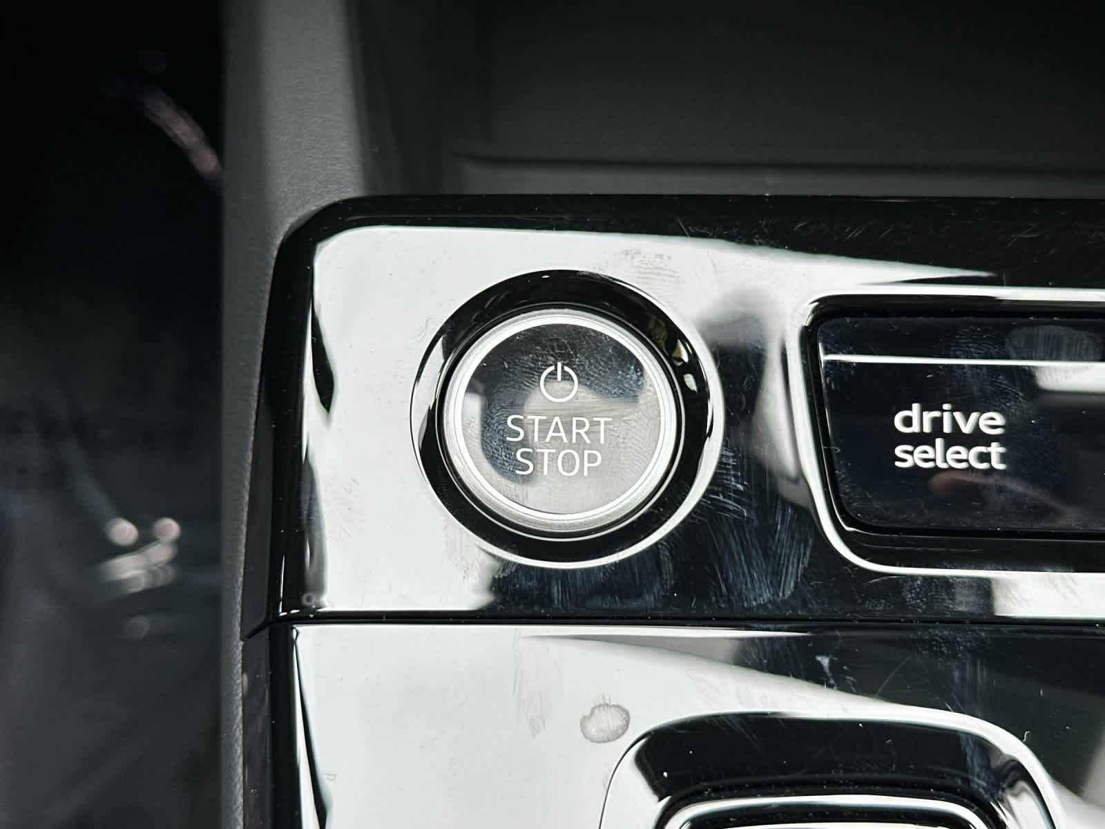 Thumbnail: 2025 Audi e-tron - 26