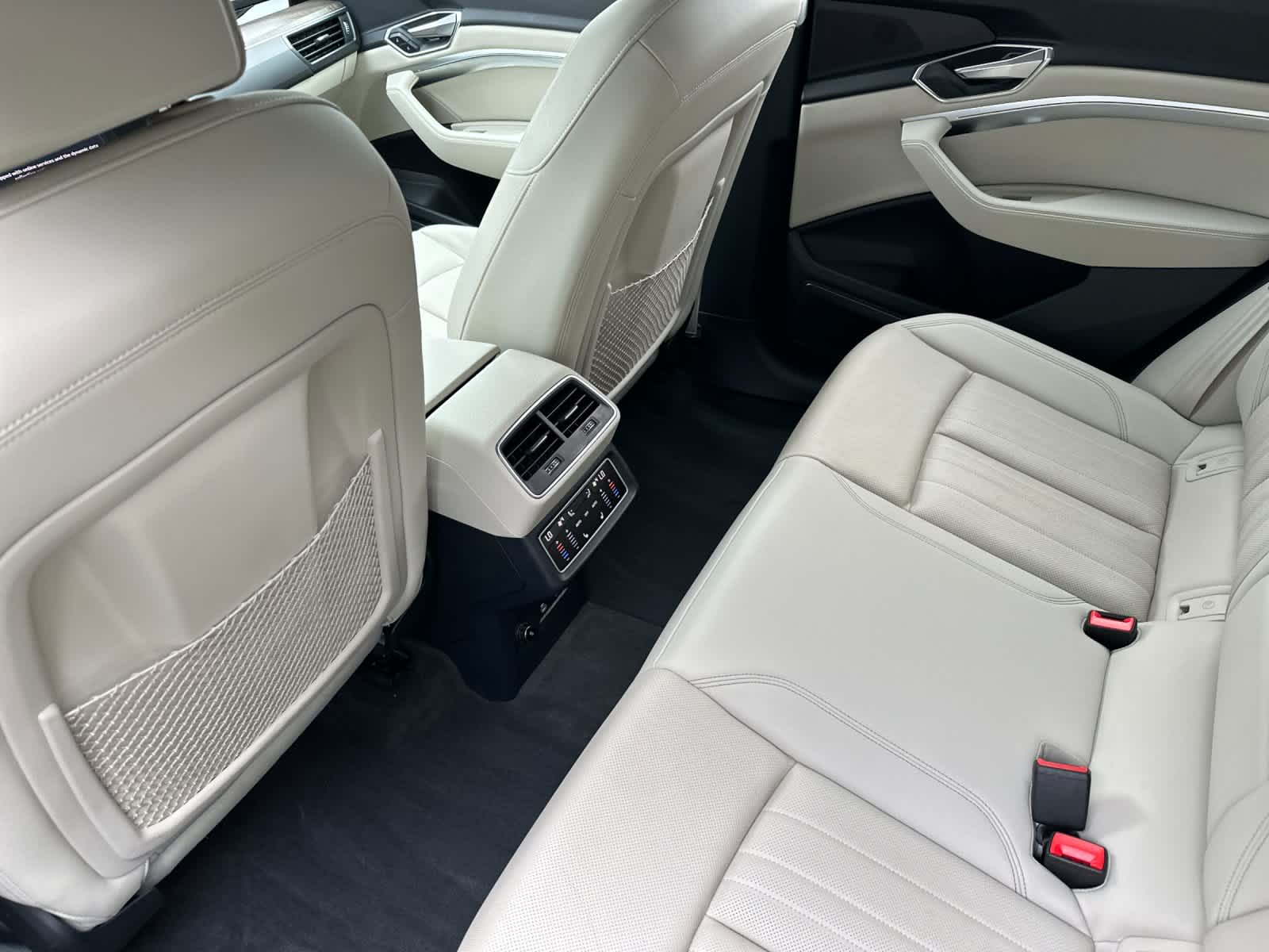 Thumbnail: 2024 Audi Q8 e-tron - 4