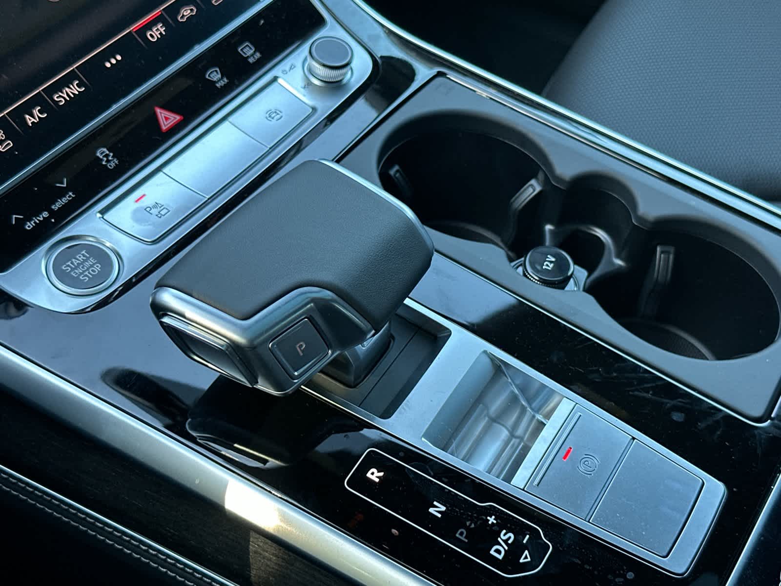 Thumbnail: 2026 Audi Q8 - 22