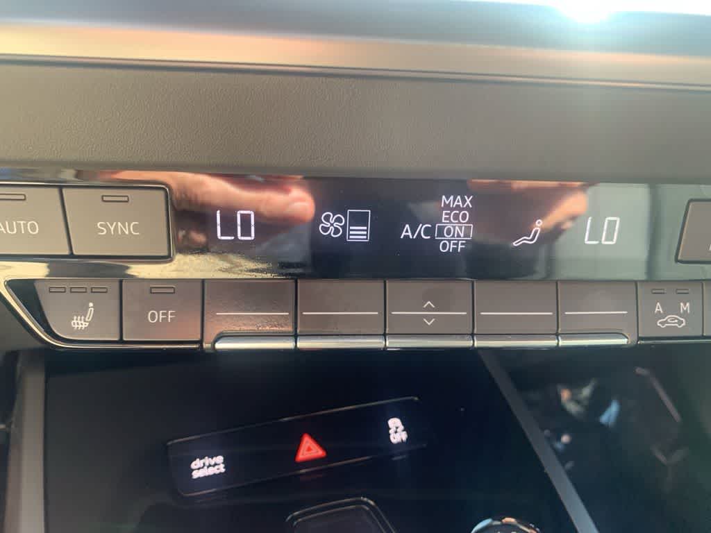 Thumbnail: 2023 Audi Q4 e-tron - 10