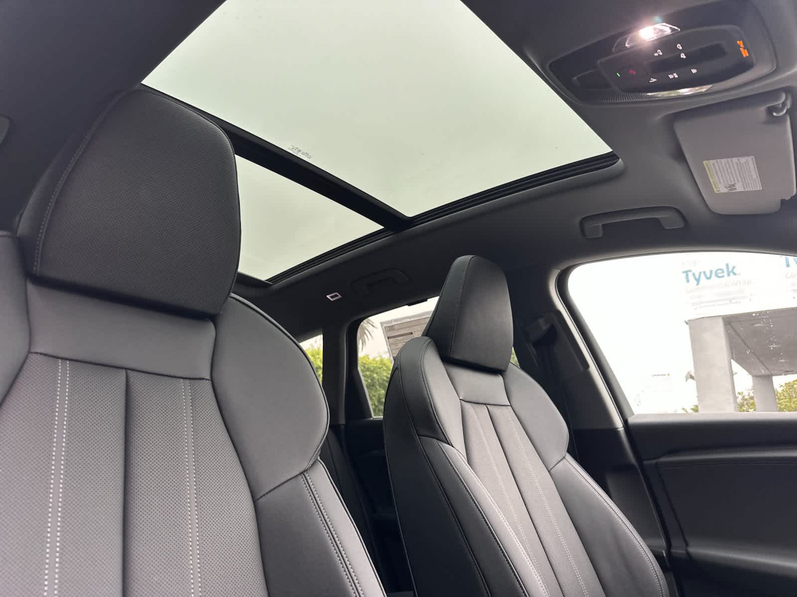 Thumbnail: 2025 Audi Q6 e-tron - 17