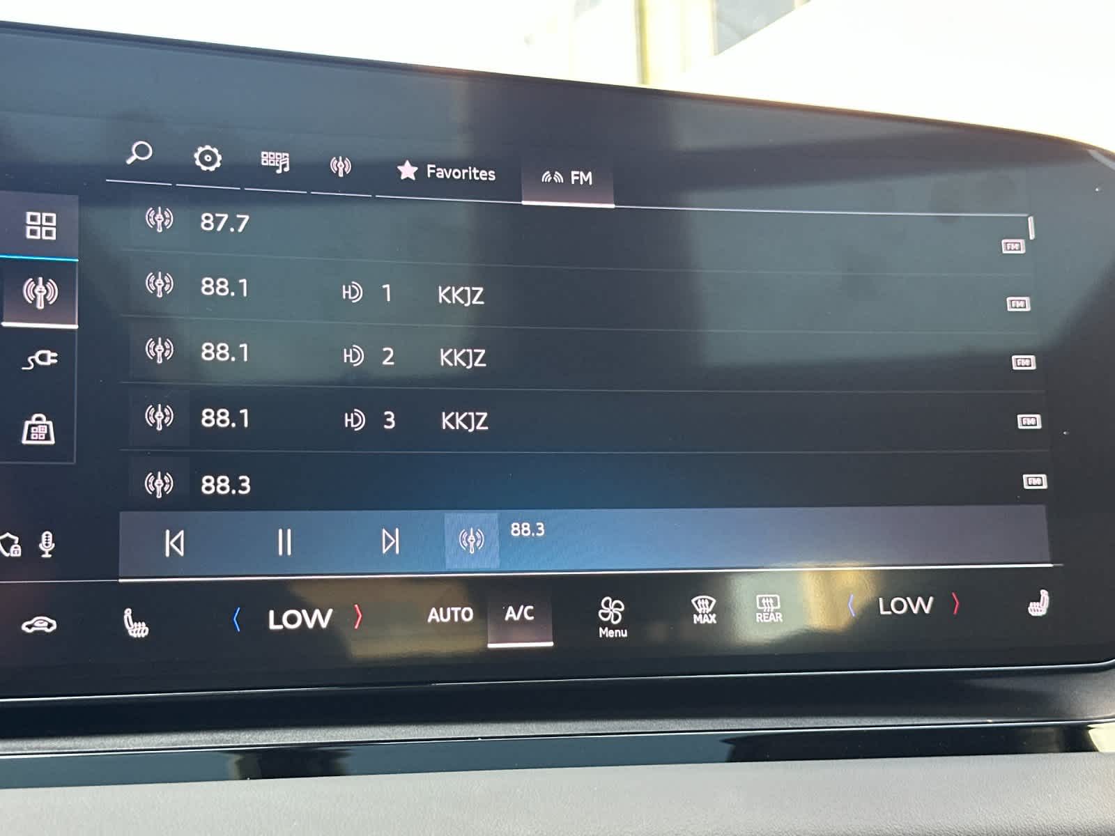 Thumbnail: 2025 Audi Q6 e-tron - 18