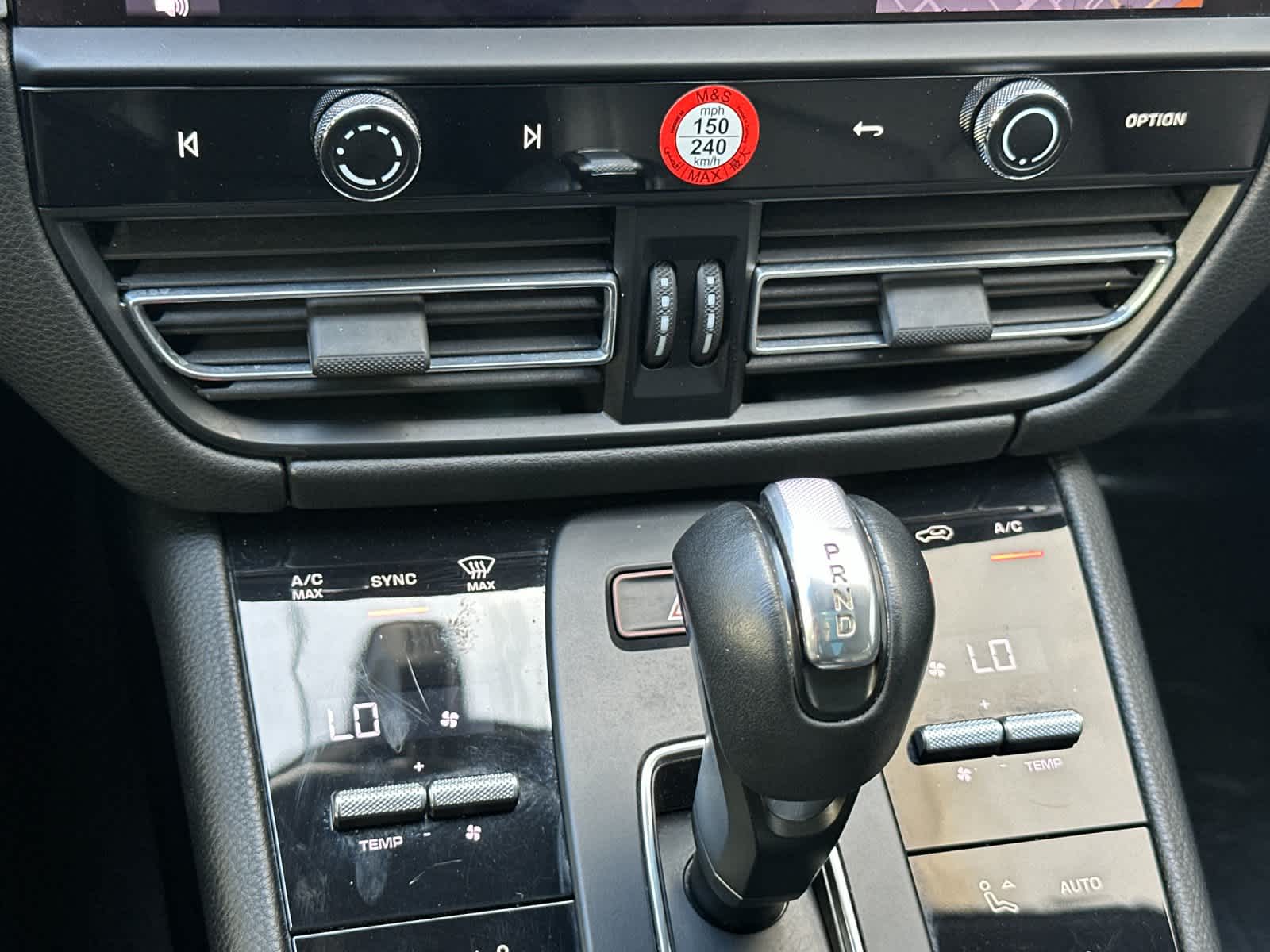 Thumbnail: 2022 Porsche Macan - 21