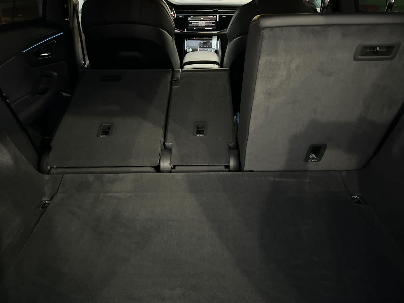 Thumbnail: 2025 Audi RS Q8 - 15