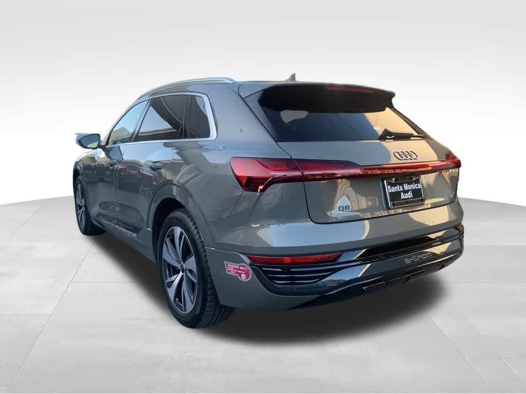 Thumbnail: 2024 Audi Q8 e-tron - 3