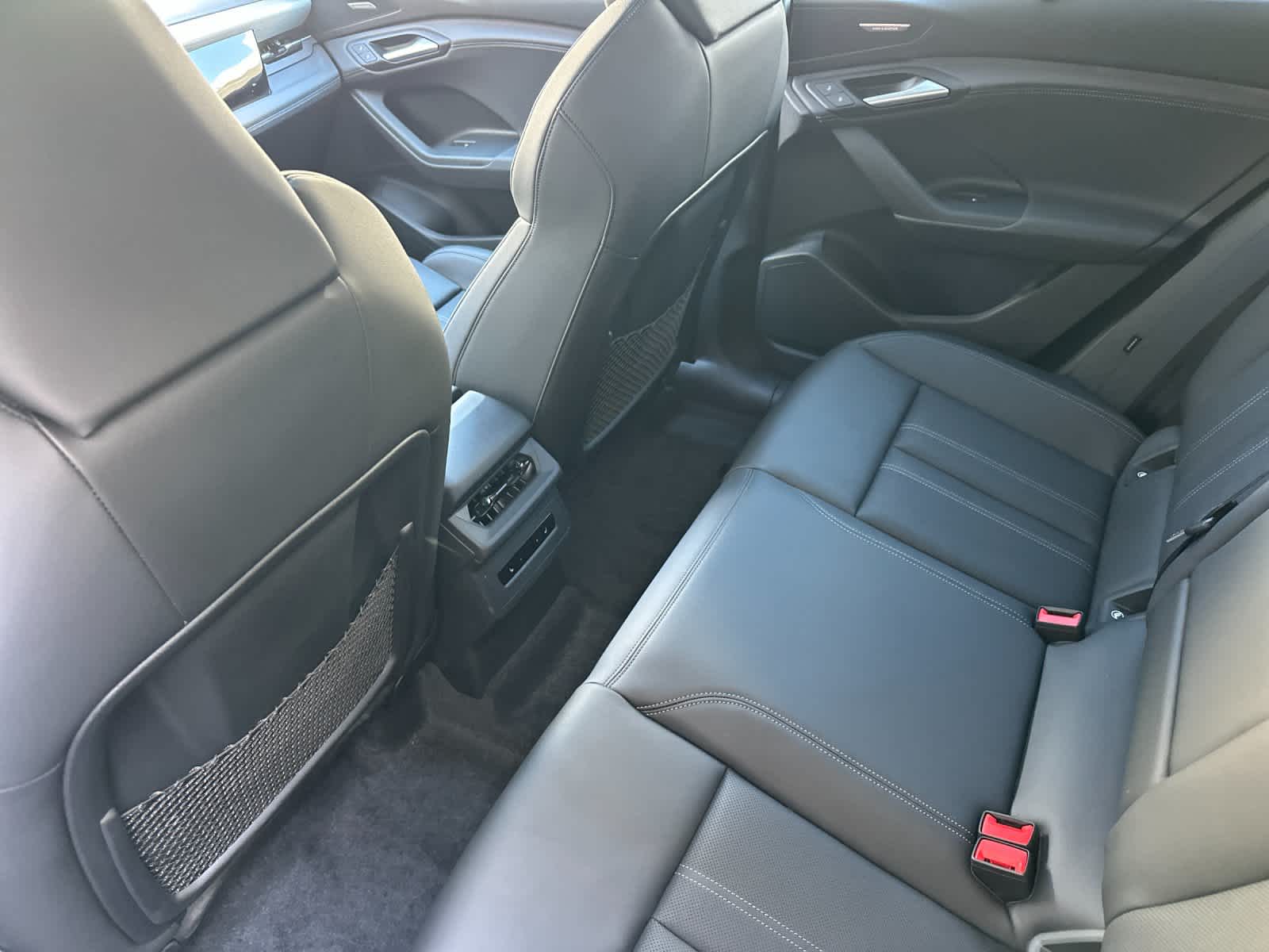 Thumbnail: 2025 Audi Q6 e-tron - 4