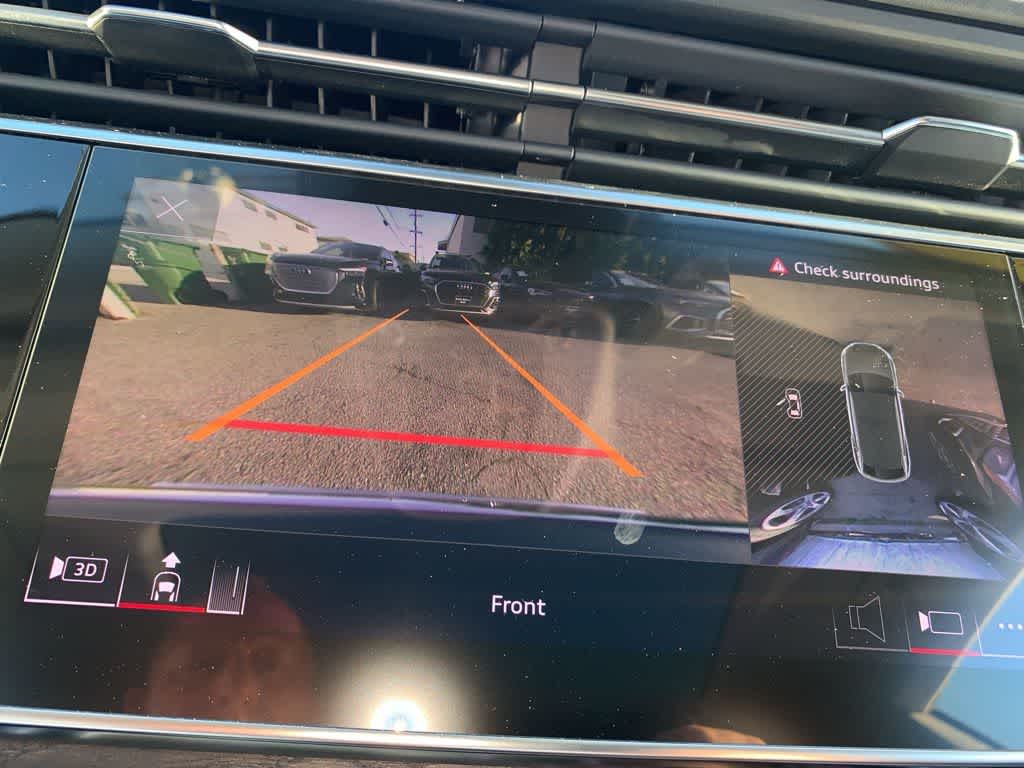 Thumbnail: 2022 Audi Q8 - 12