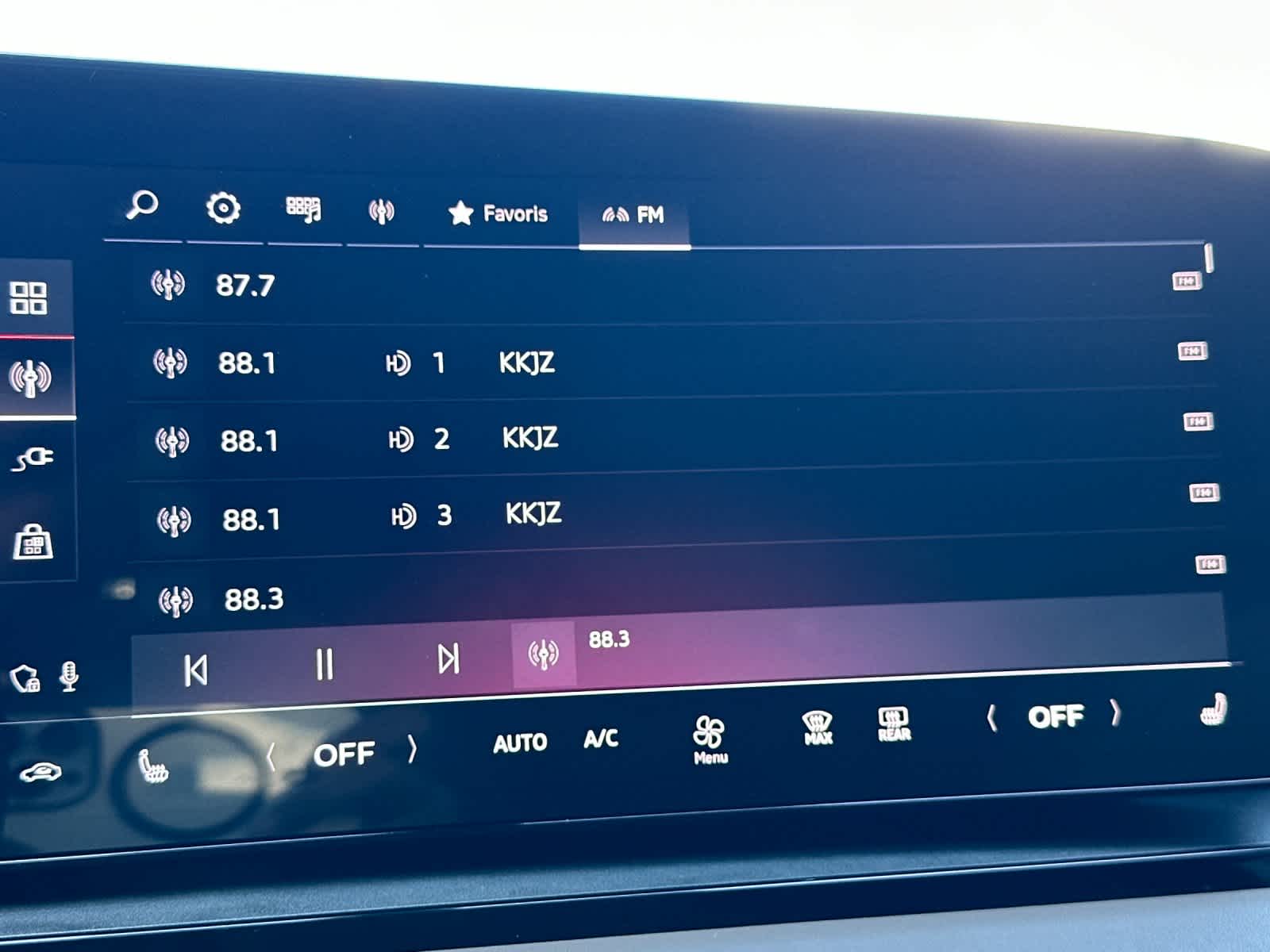 Thumbnail: 2025 Audi Q6 e-tron - 18