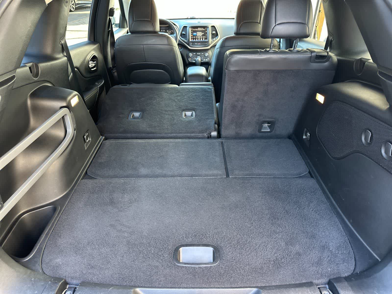 Thumbnail: 2016 Jeep Cherokee - 15