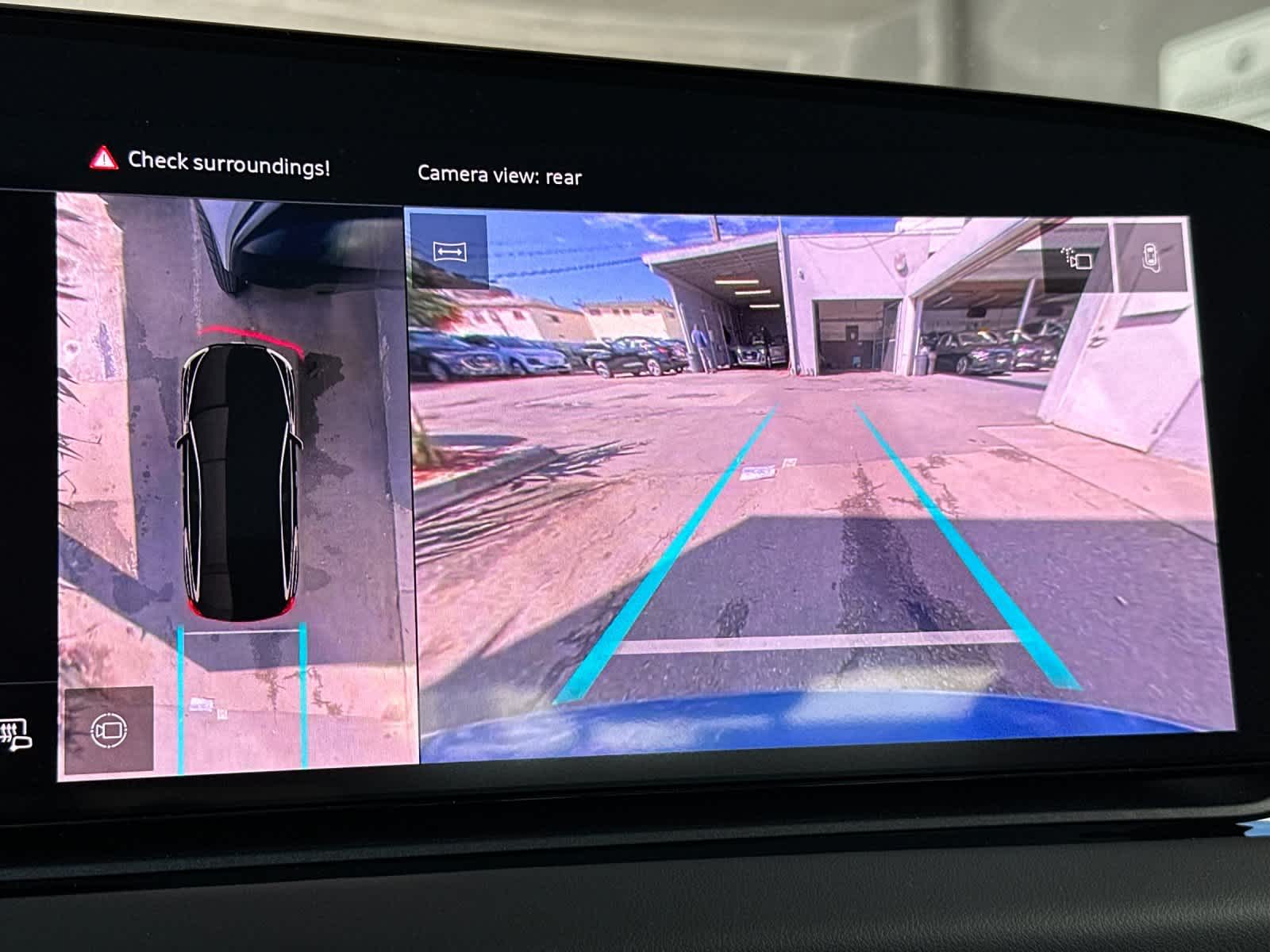 Thumbnail: 2025 Audi e-tron - 17