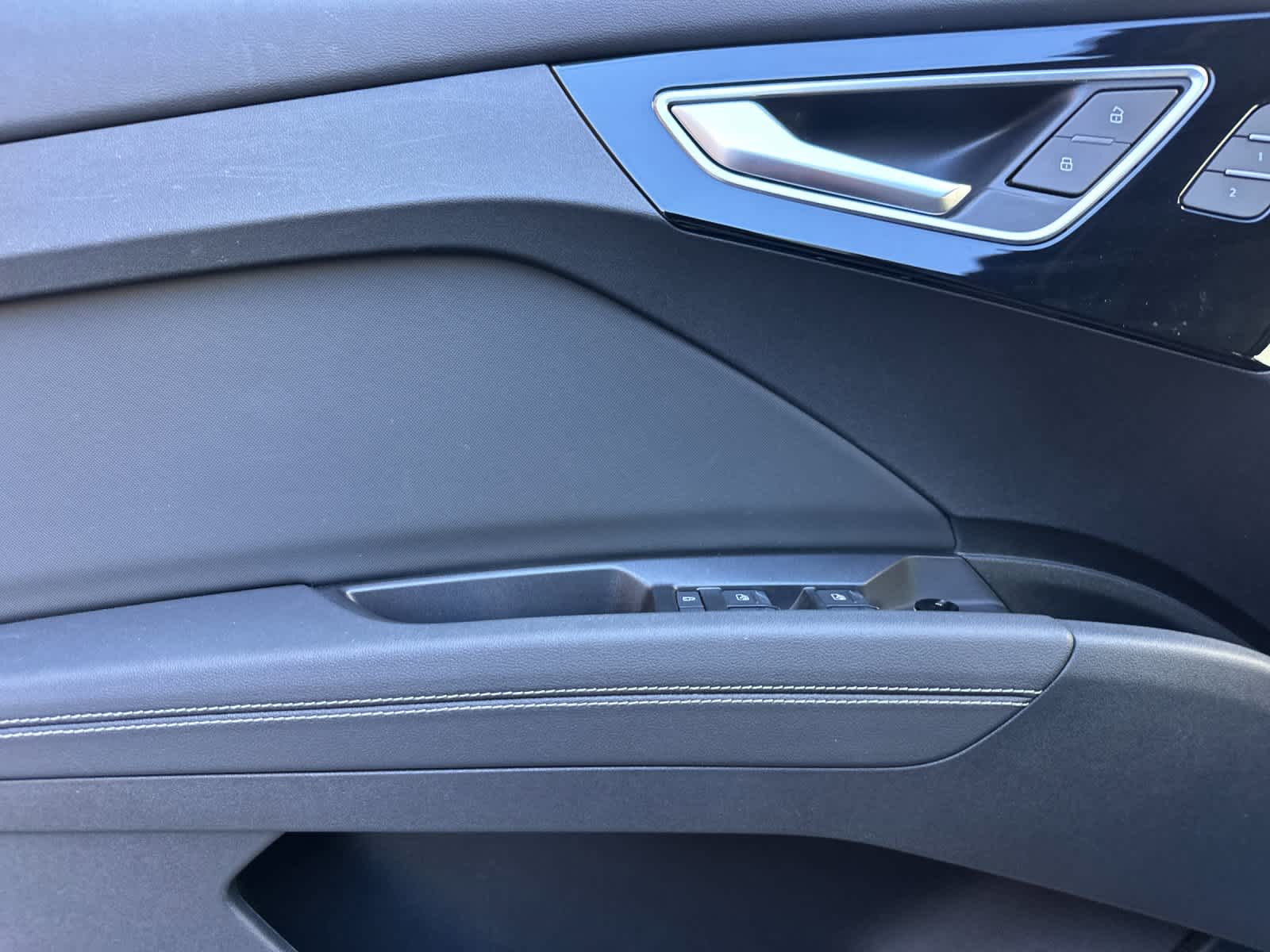 Thumbnail: 2023 Audi Q4 e-tron - 12