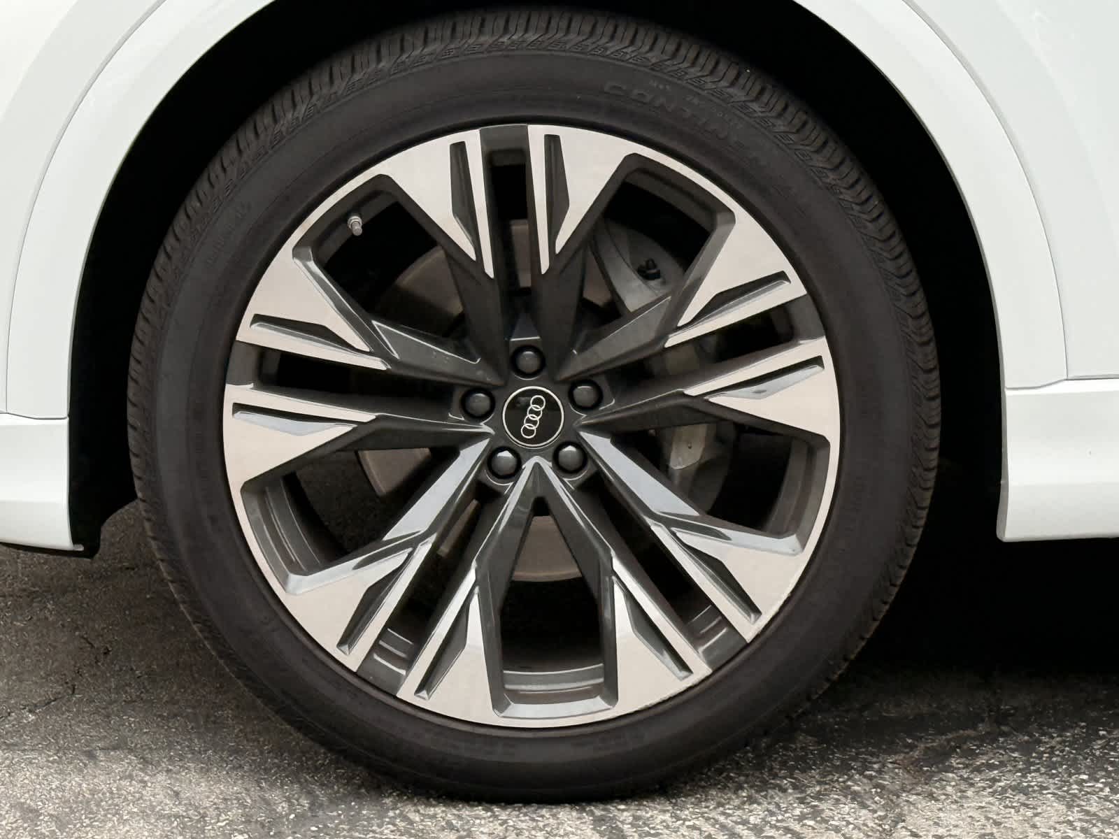 Thumbnail: 2025 Audi Q8 - 25