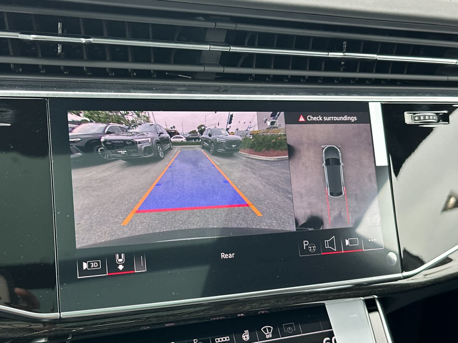 Thumbnail: 2026 Audi Q8 - 20