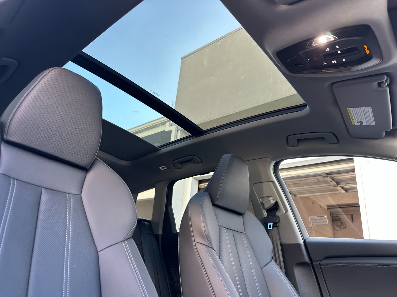 Thumbnail: 2025 Audi Q6 e-tron - 16