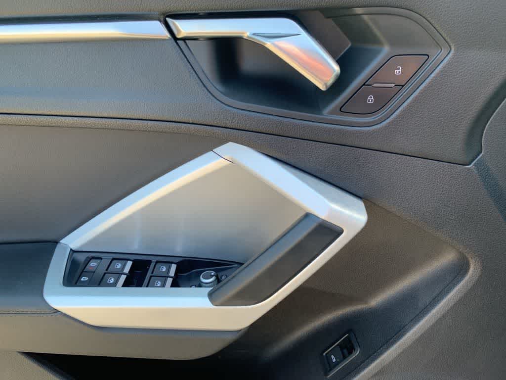 Thumbnail: 2022 Audi Q3 - 16