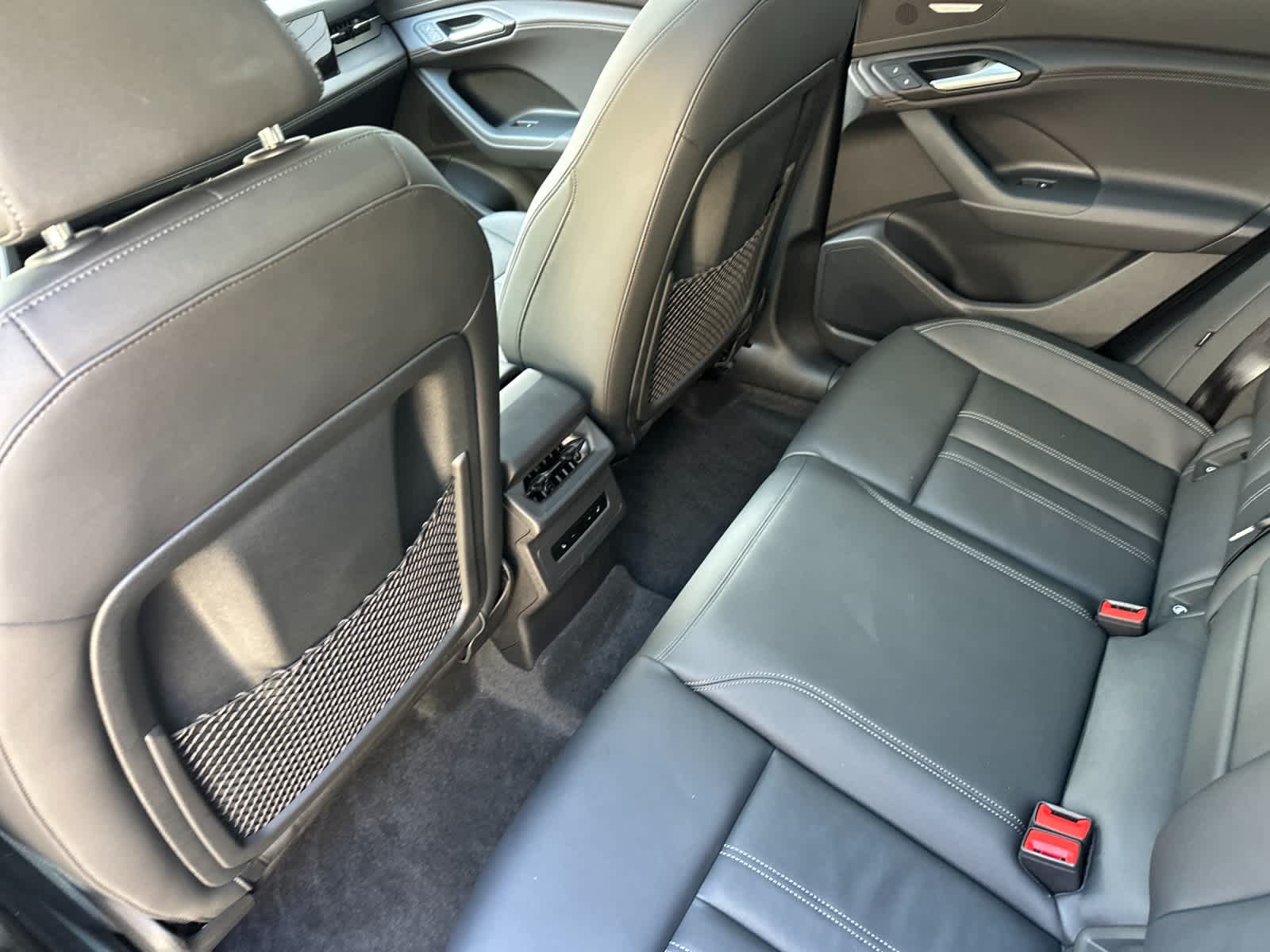 Thumbnail: 2025 Audi Q6 e-tron - 4