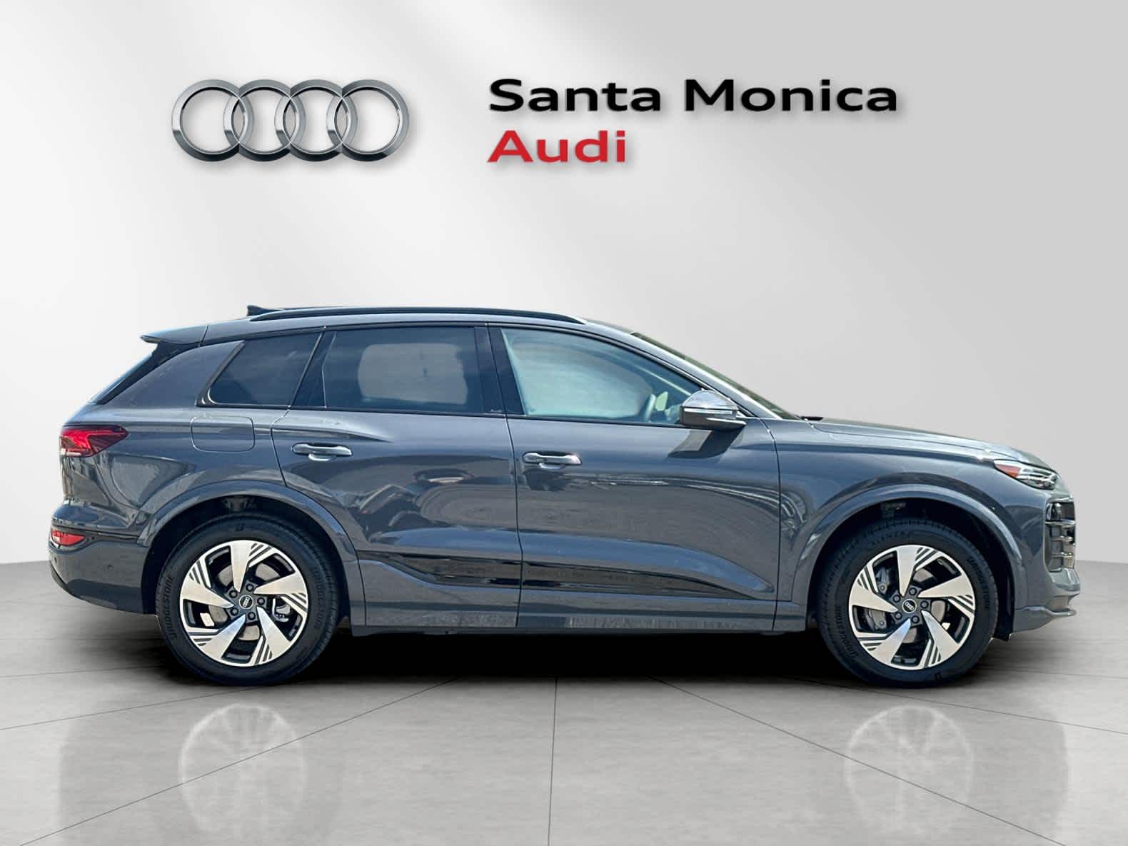 Thumbnail: 2025 Audi Q6 e-tron - 8