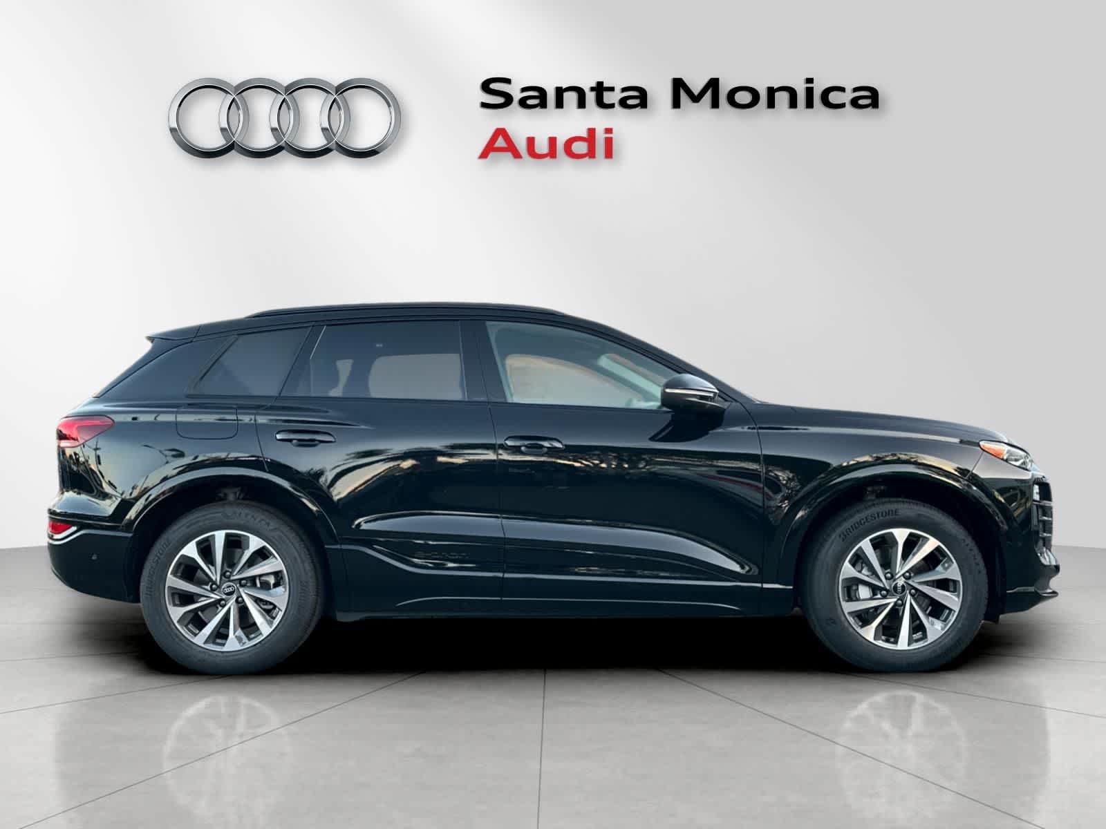 Thumbnail: 2025 Audi Q6 e-tron - 8