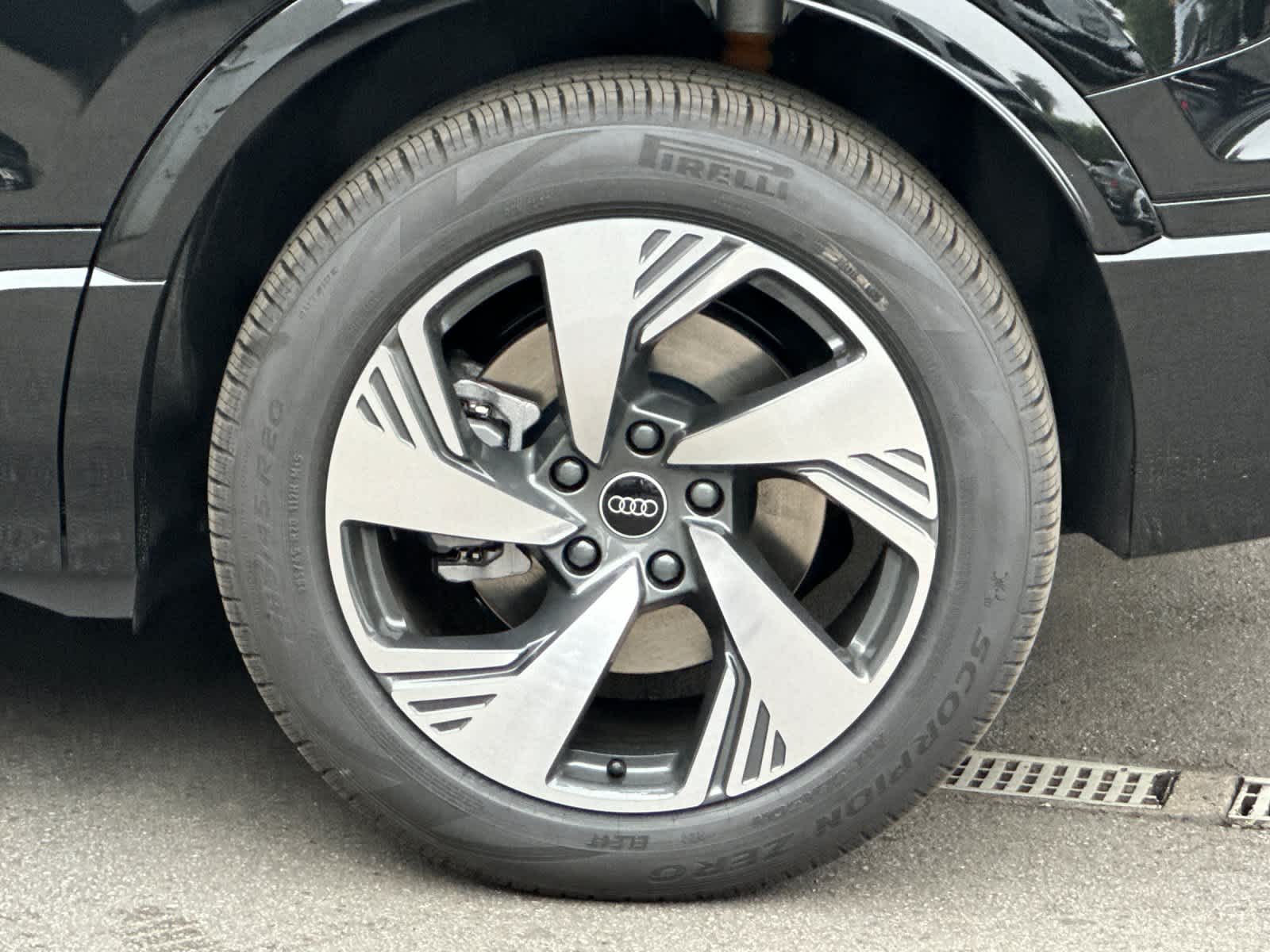 Thumbnail: 2025 Audi Q6 e-tron - 27