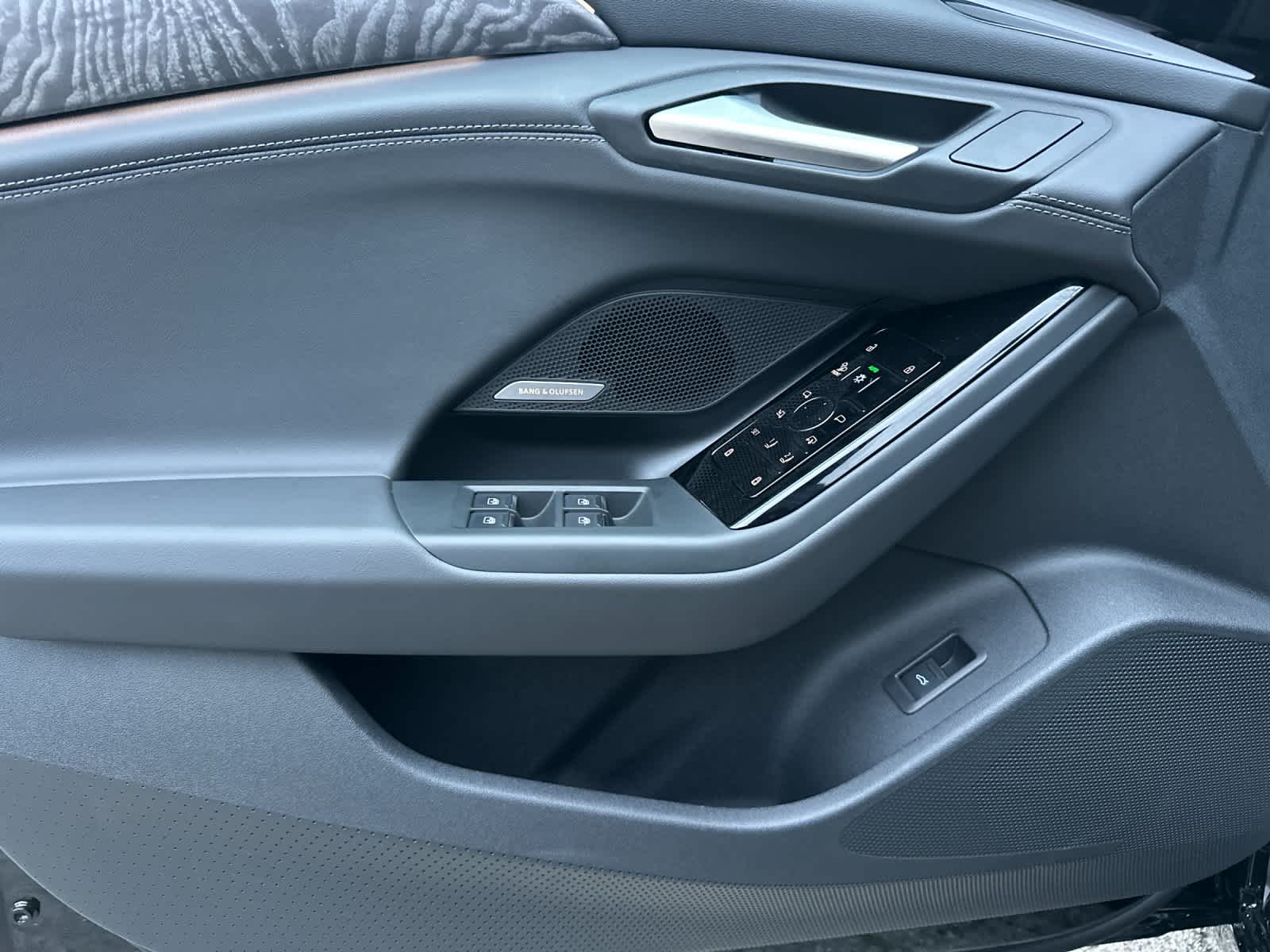 Thumbnail: 2025 Audi e-tron - 12