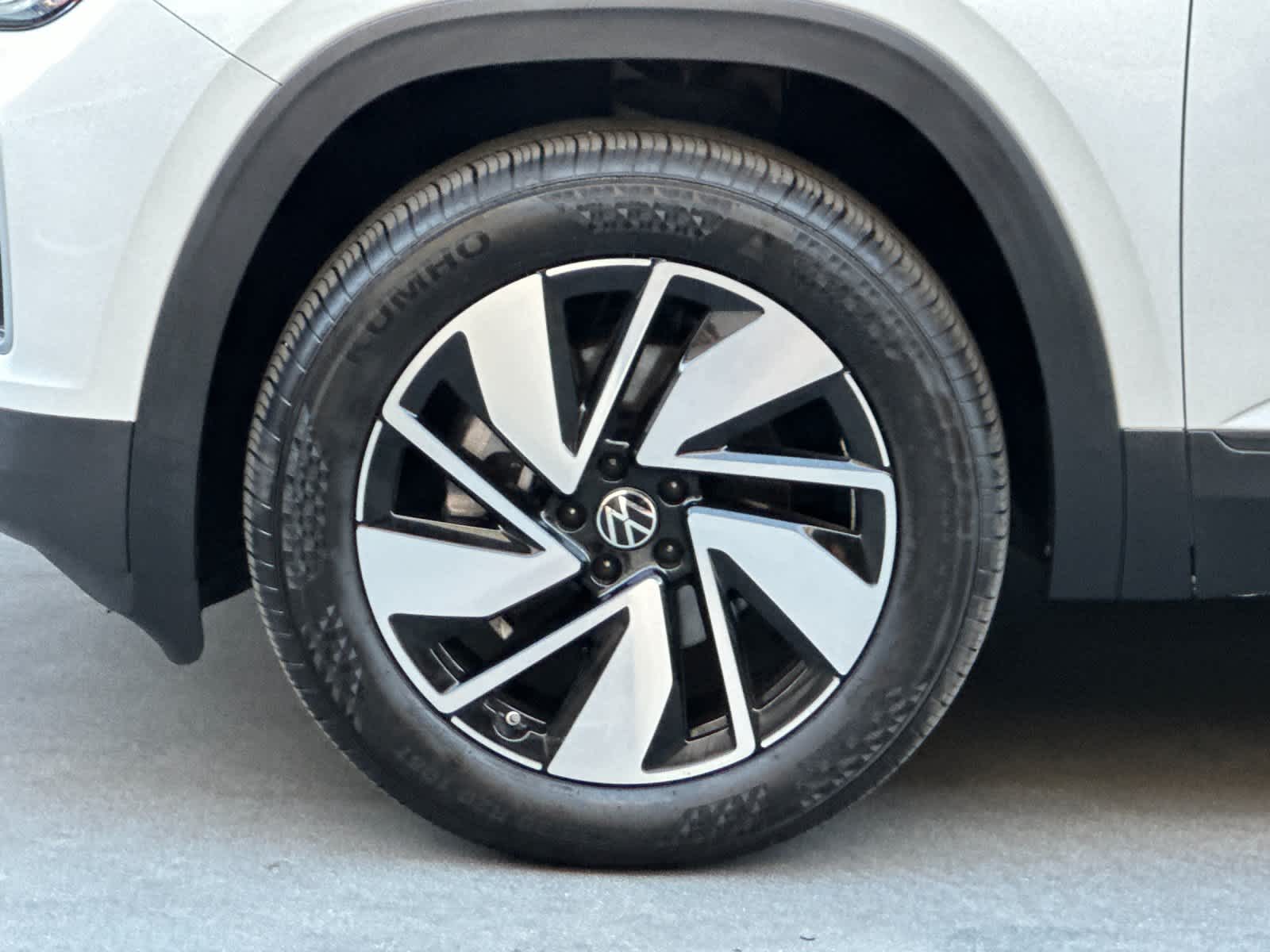 Thumbnail: 2024 Volkswagen Atlas - 28