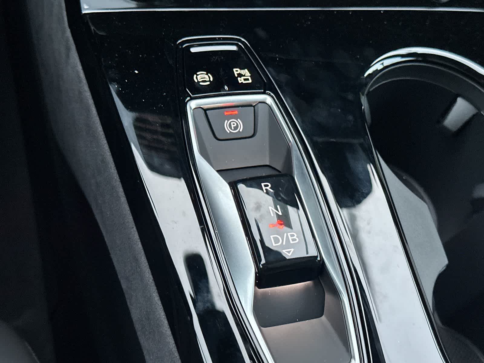 Thumbnail: 2025 Audi e-tron S - 20