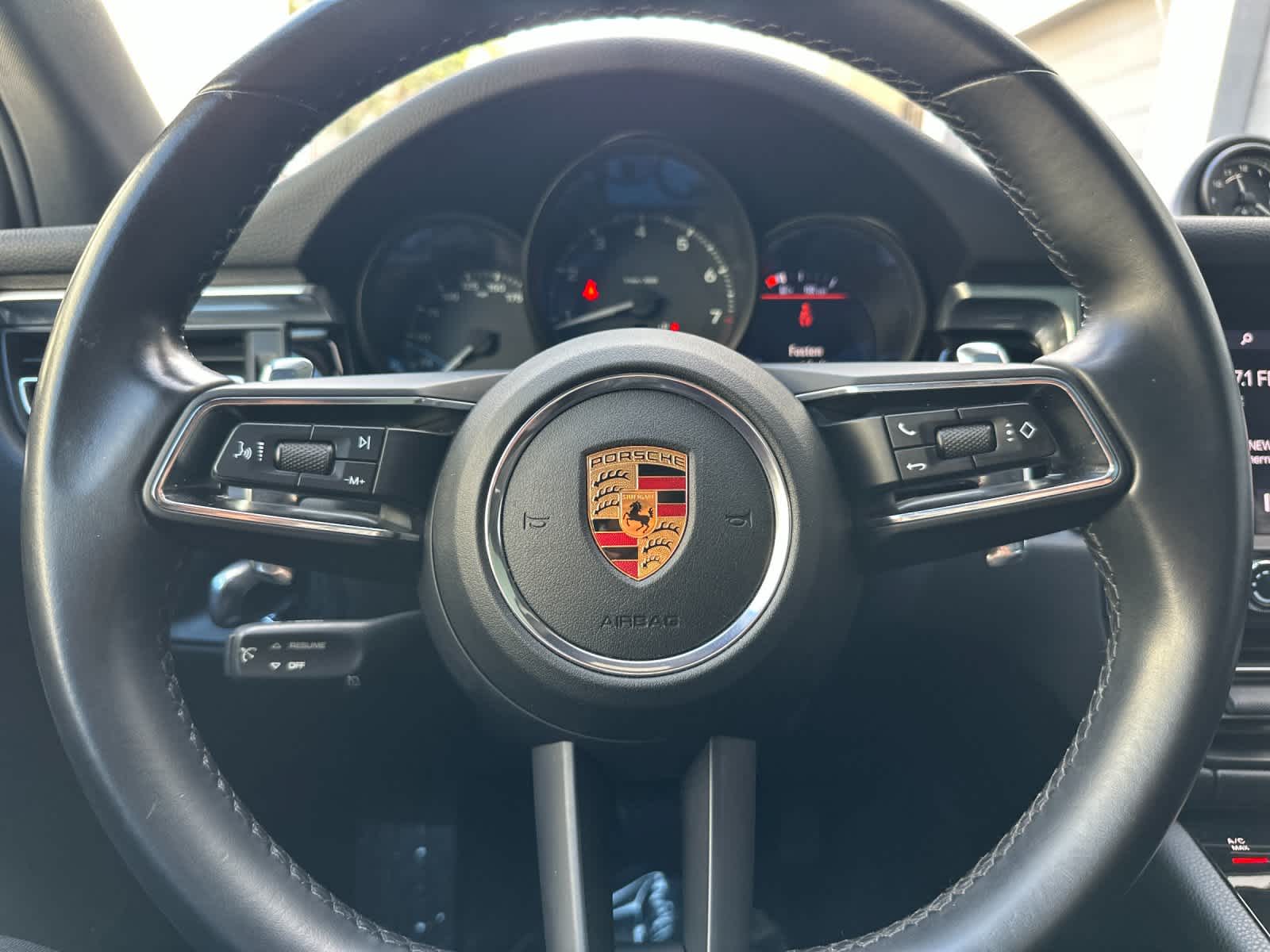 Thumbnail: 2022 Porsche Macan - 23